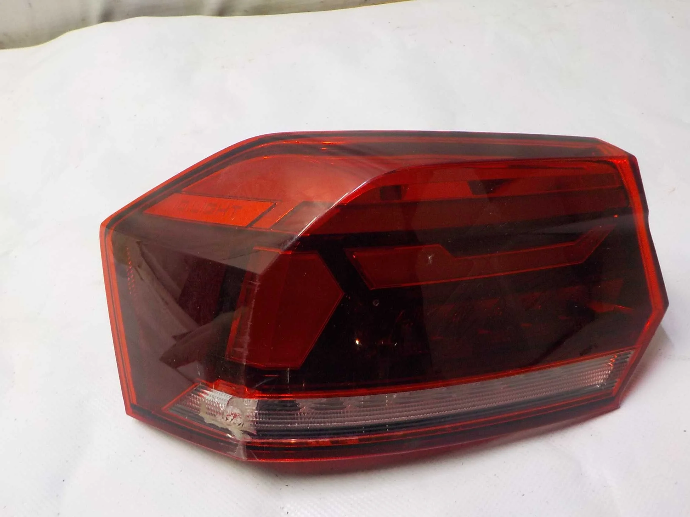 Фонарь Volkswagen Polo VI (2020—2023)  Лево