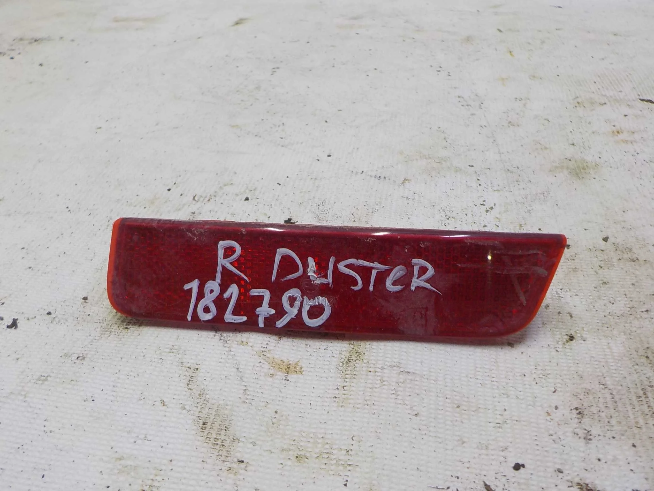 катафот Renault Duster I (2010—2015)  Право