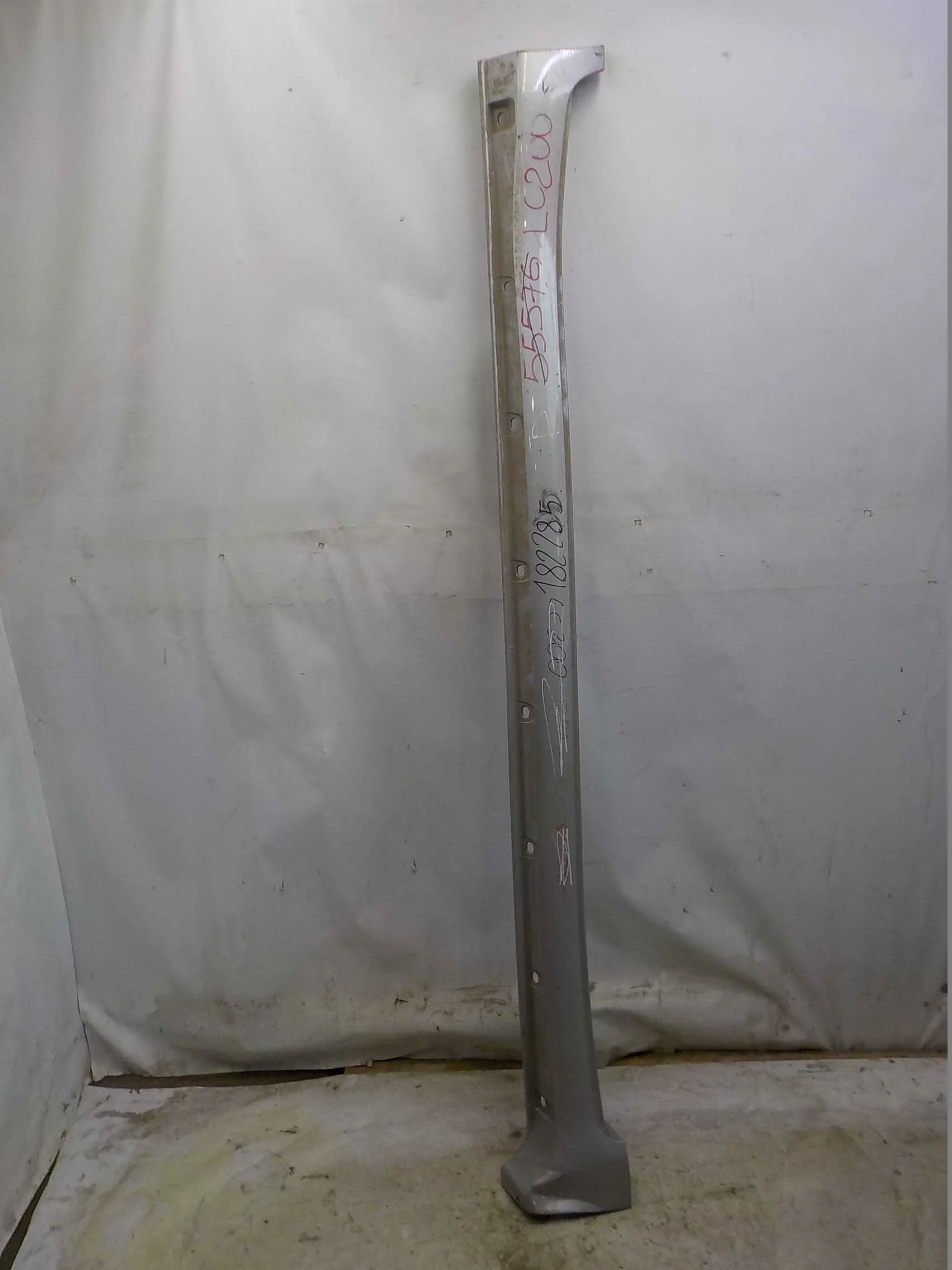 Накладка на порог Toyota Land Cruiser 200 рестайлинг (2012—2015)  Право