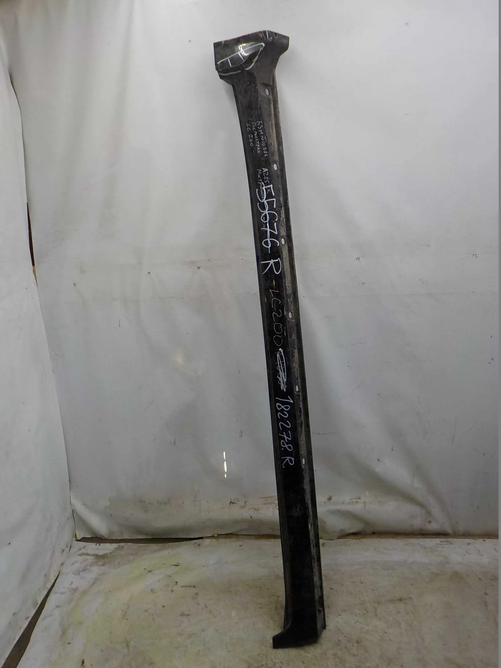 Накладка на порог Toyota Land Cruiser 200 рестайлинг (2012—2015)  Право