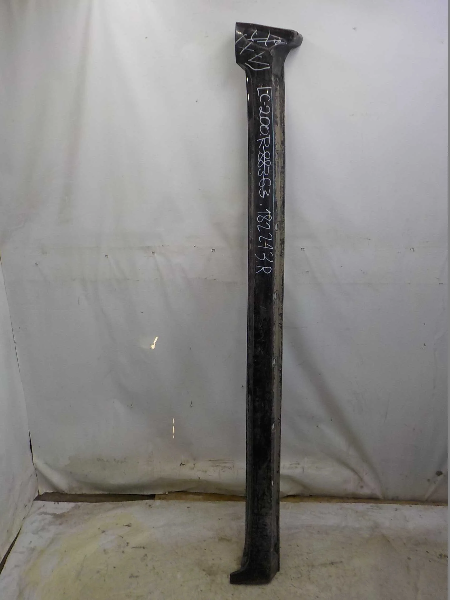 Накладка на порог Toyota Land Cruiser 200 рестайлинг (2012—2015)  Право