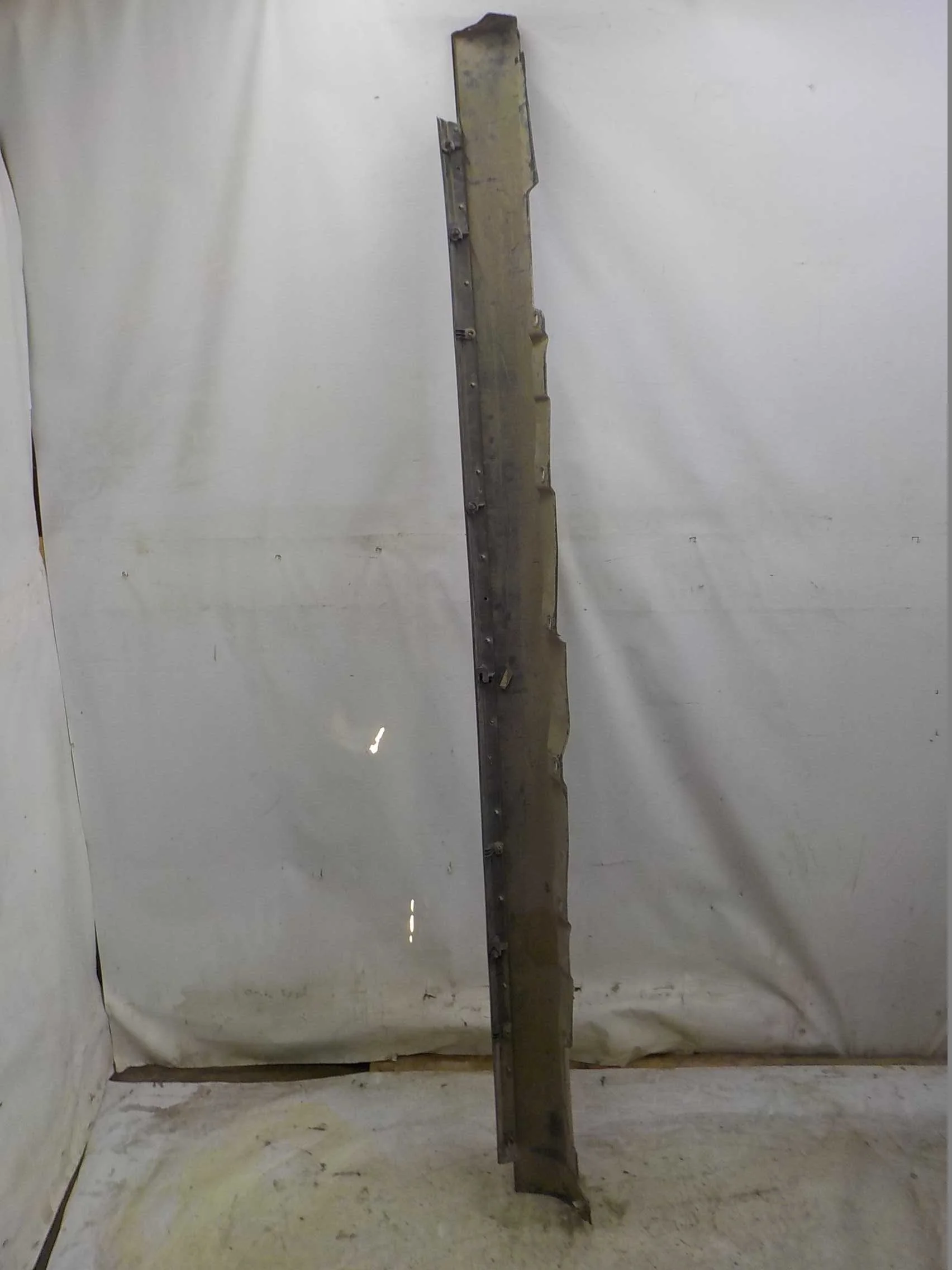 Накладка на порог Toyota Avensis T250 (2003—2006)  Право