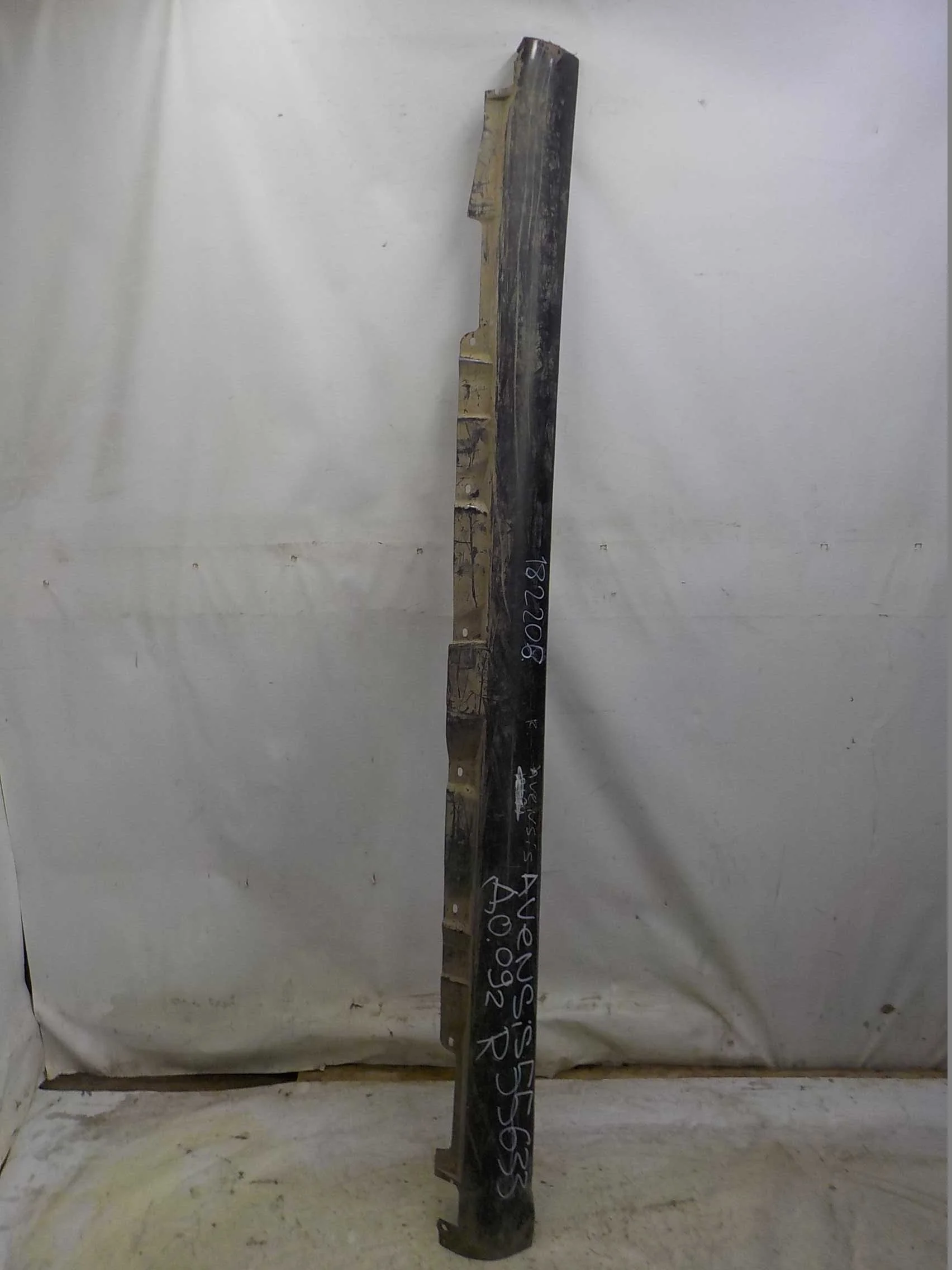 Накладка на порог Toyota Avensis T250 (2003—2006)  Право