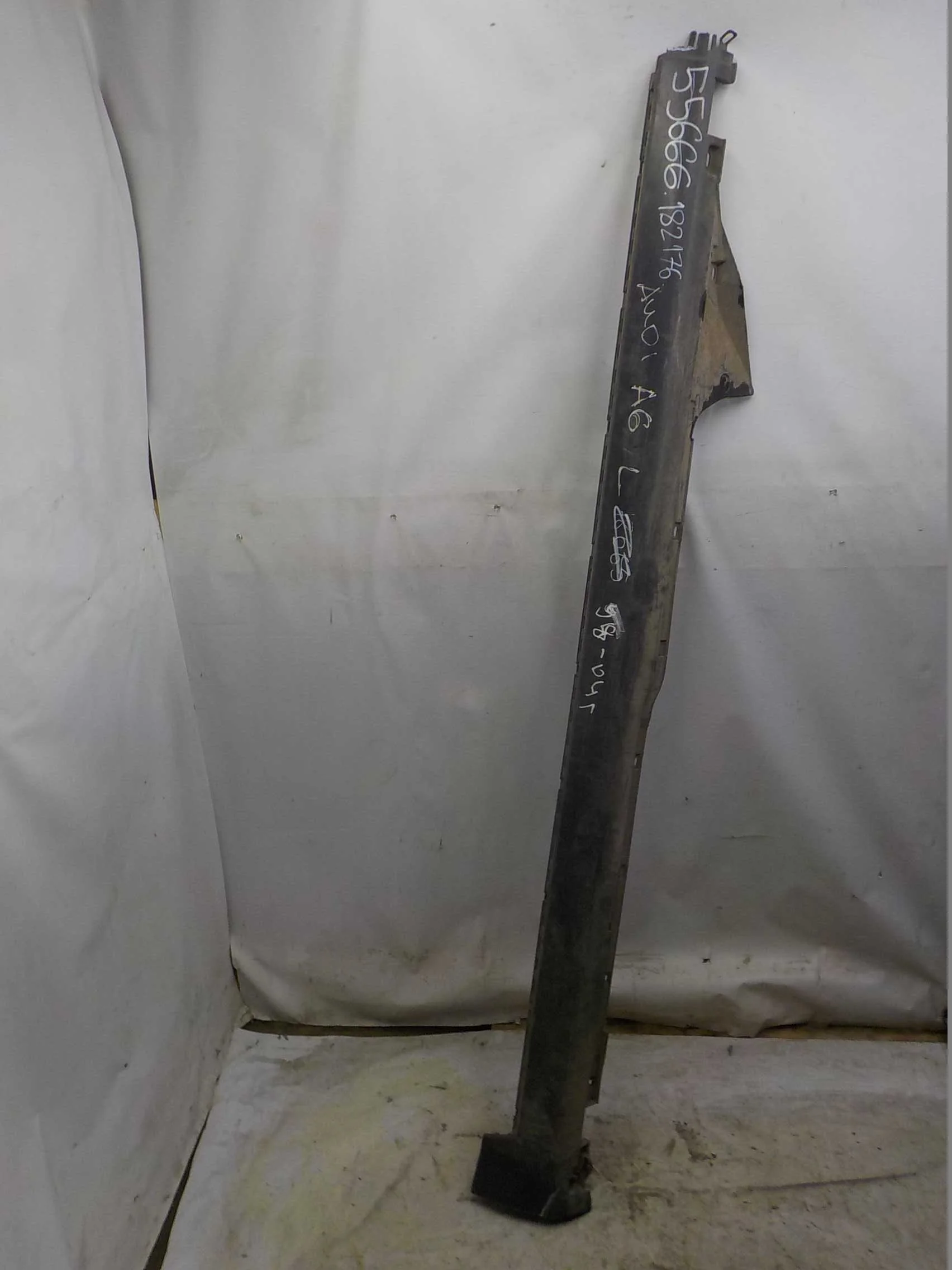 Накладка на порог Audi A6 C5 (1997—2001)  Лево