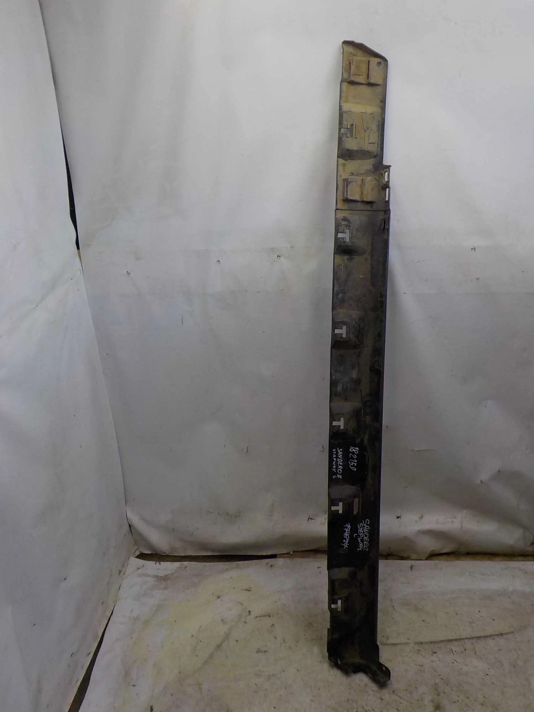 Накладка на порог Renault Sandero II (2013—2018)  Лево