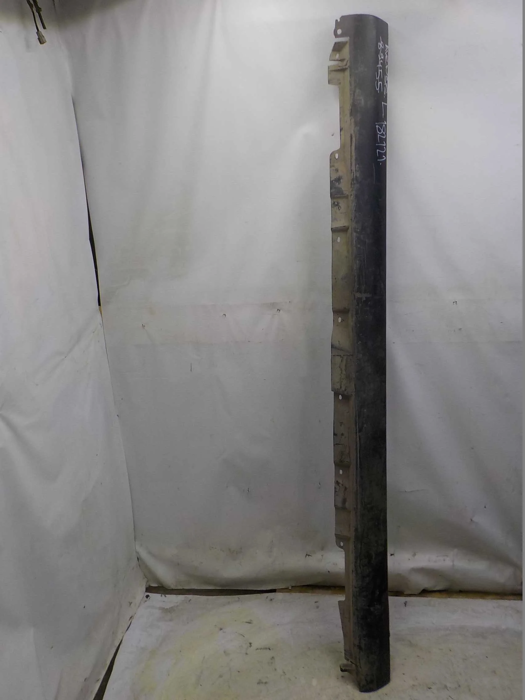 Накладка на порог Toyota Avensis T250 рестайлинг (2006—2009)  Лево