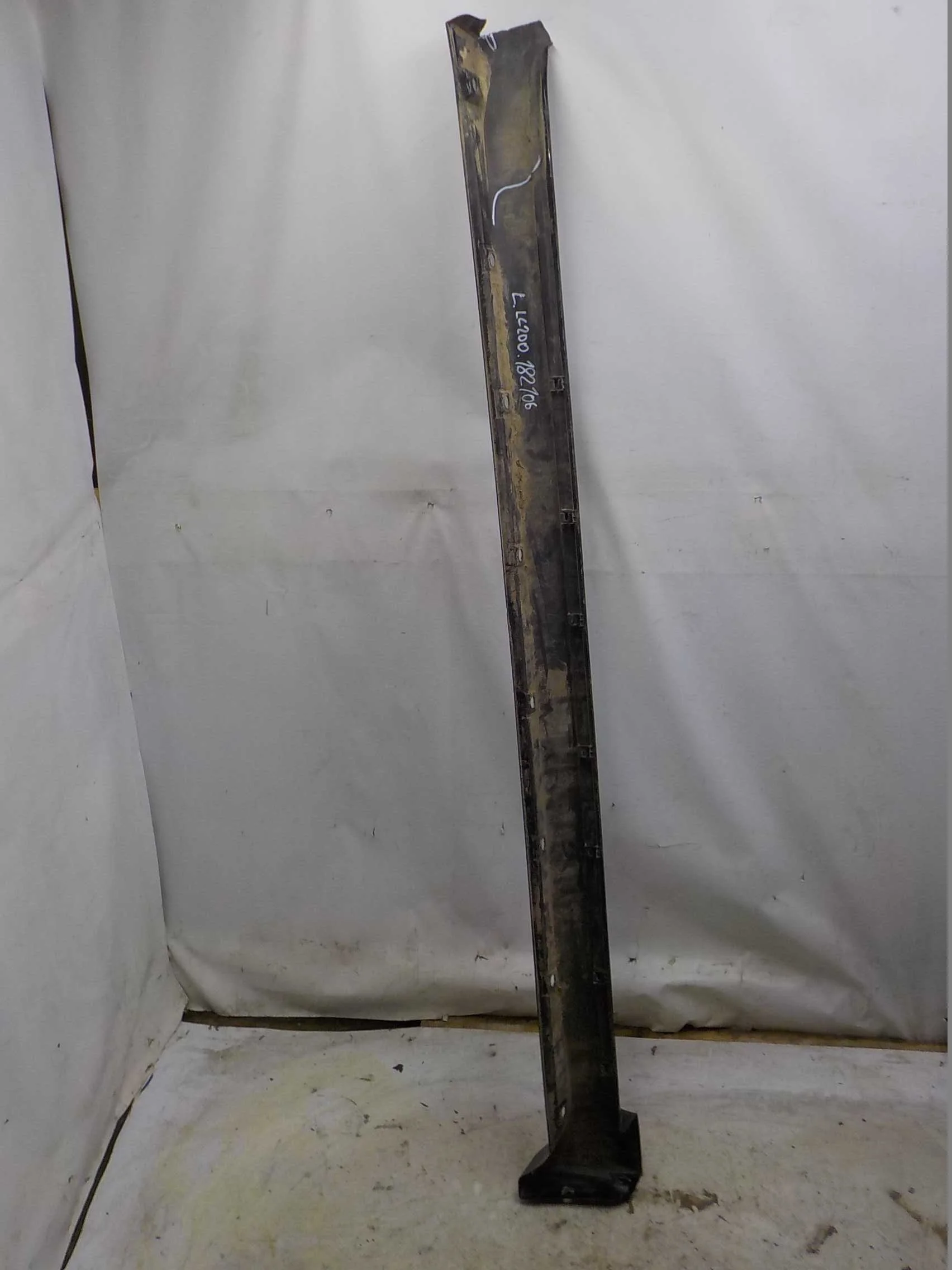 Накладка на порог Toyota Land Cruiser 200 (2007—2012)  Лево