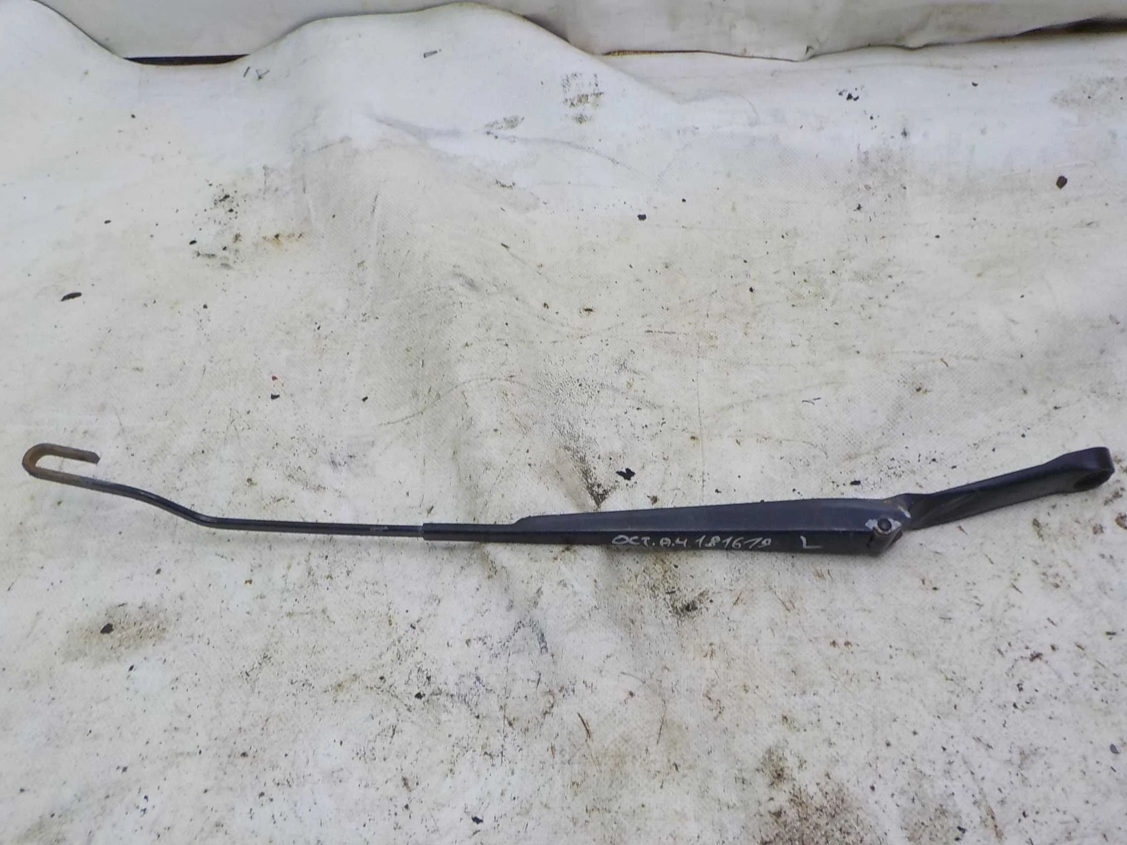 Поводок стеклоочистителя Skoda Octavia I (1996—2000)  Лево