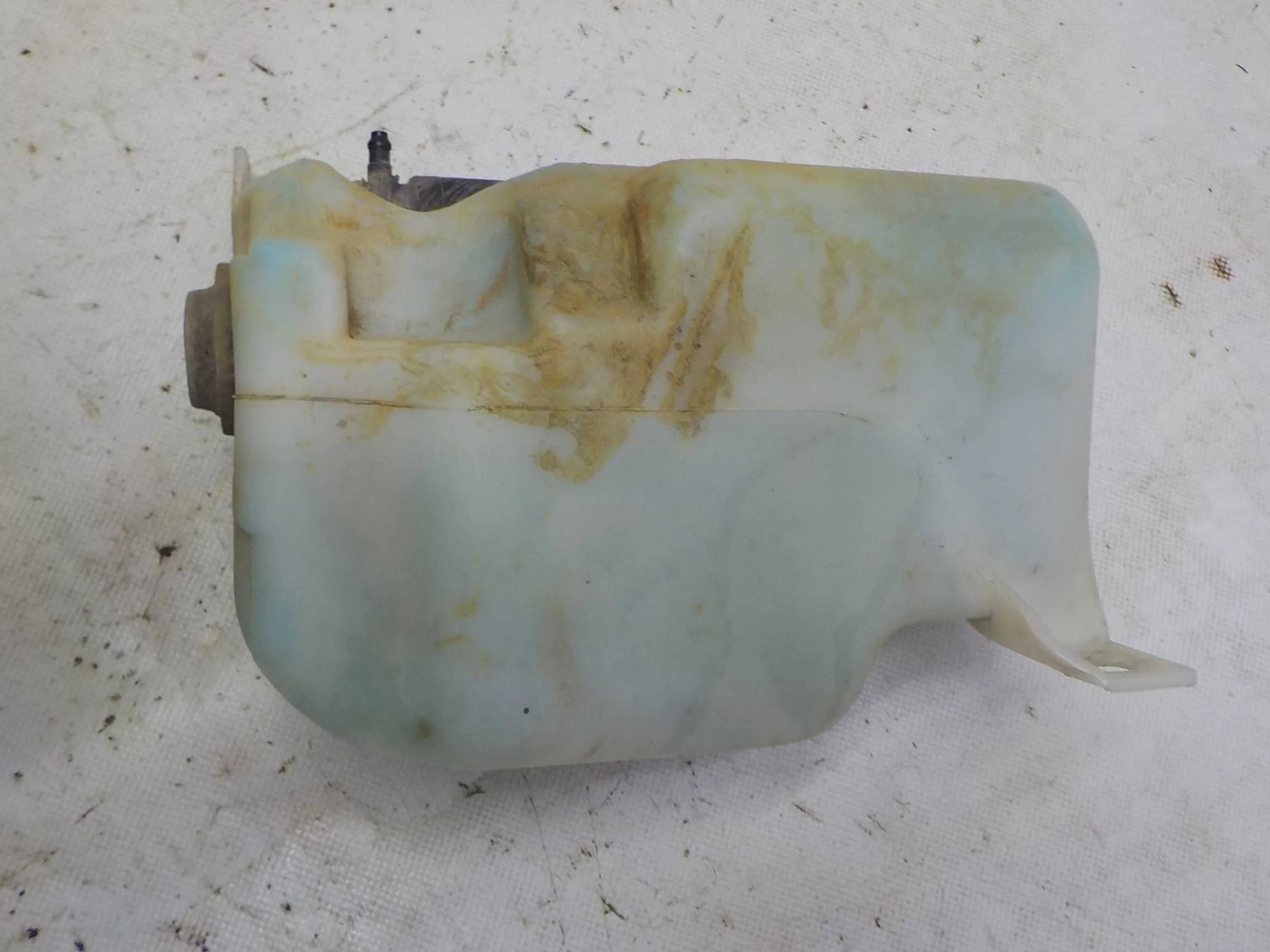 бачок стеклоомывателя Volkswagen Golf Mk4 (1997—2006)