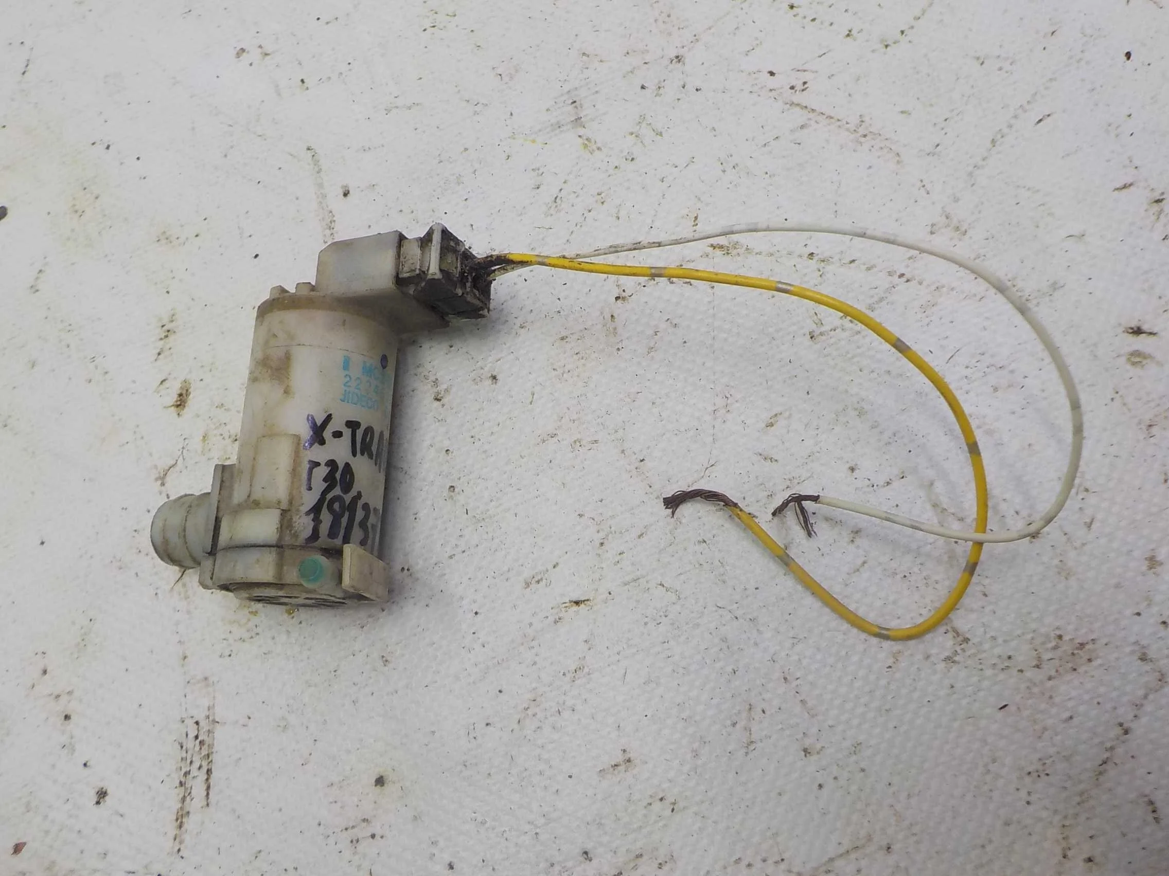 насос омывателя лобового стекла Nissan X-Trail I (2000—2007)