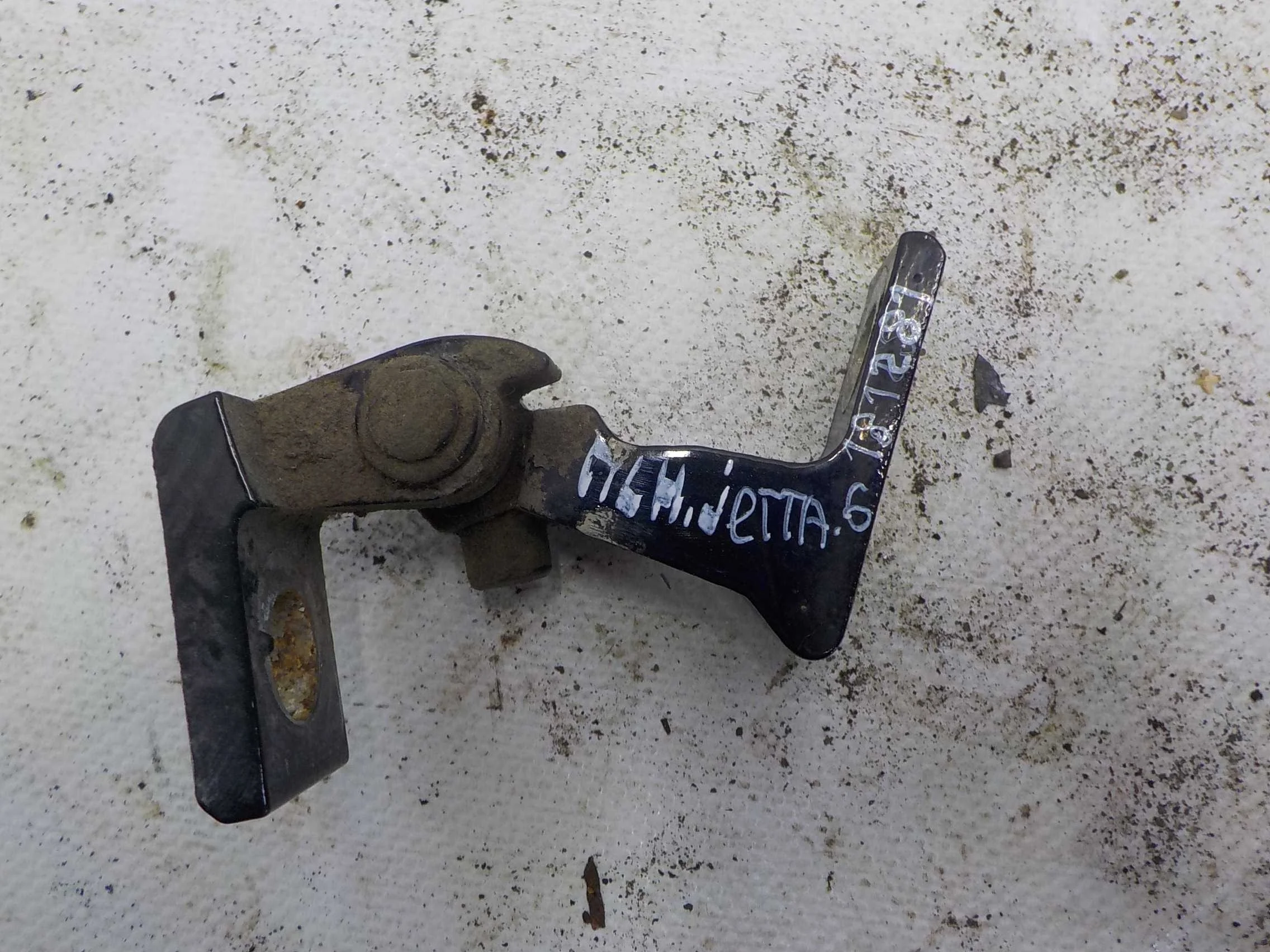 Петля двери Audi A5 I рестайлинг (2011—2016) Перед Лево Низ