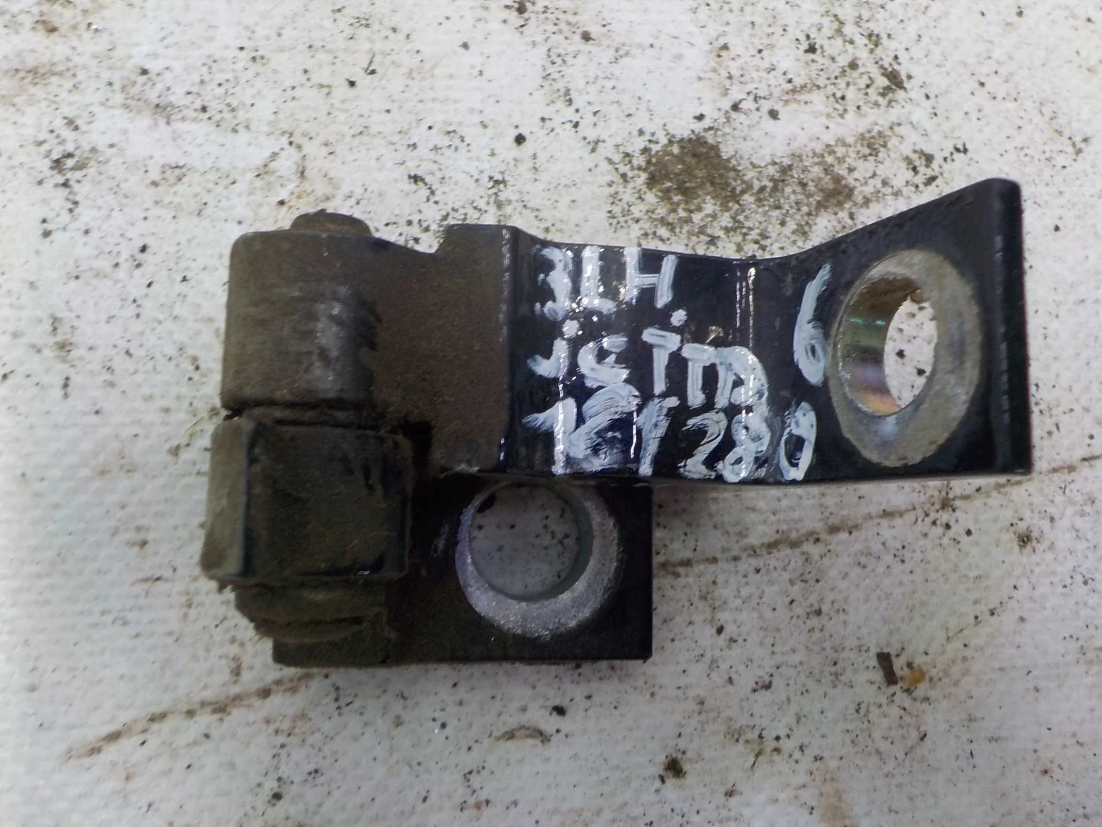 Петля двери Audi A5 I рестайлинг (2011—2016) Зад Лево Низ