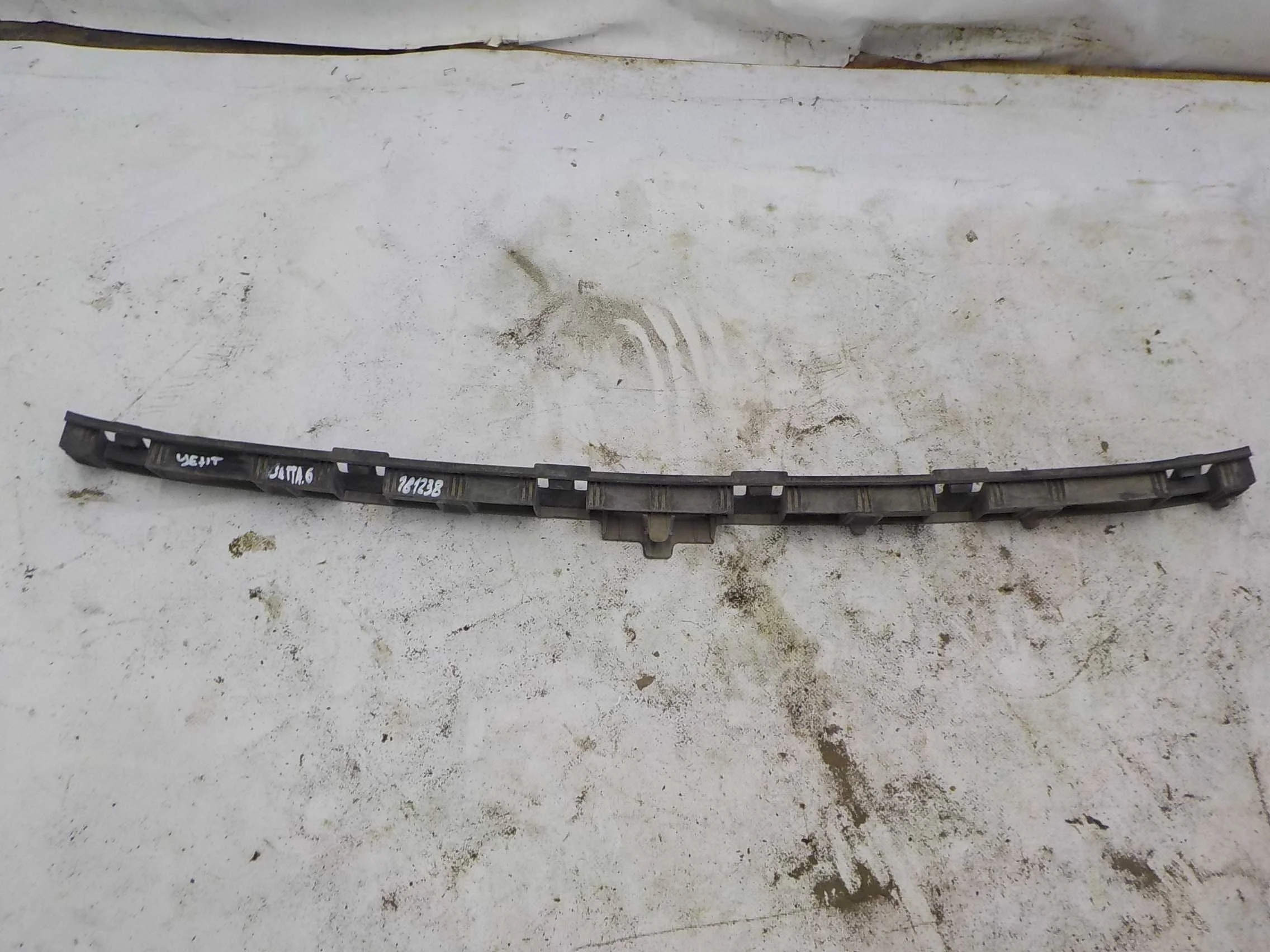 кронштейн бампера Volkswagen Jetta VI (2010—2015) Зад