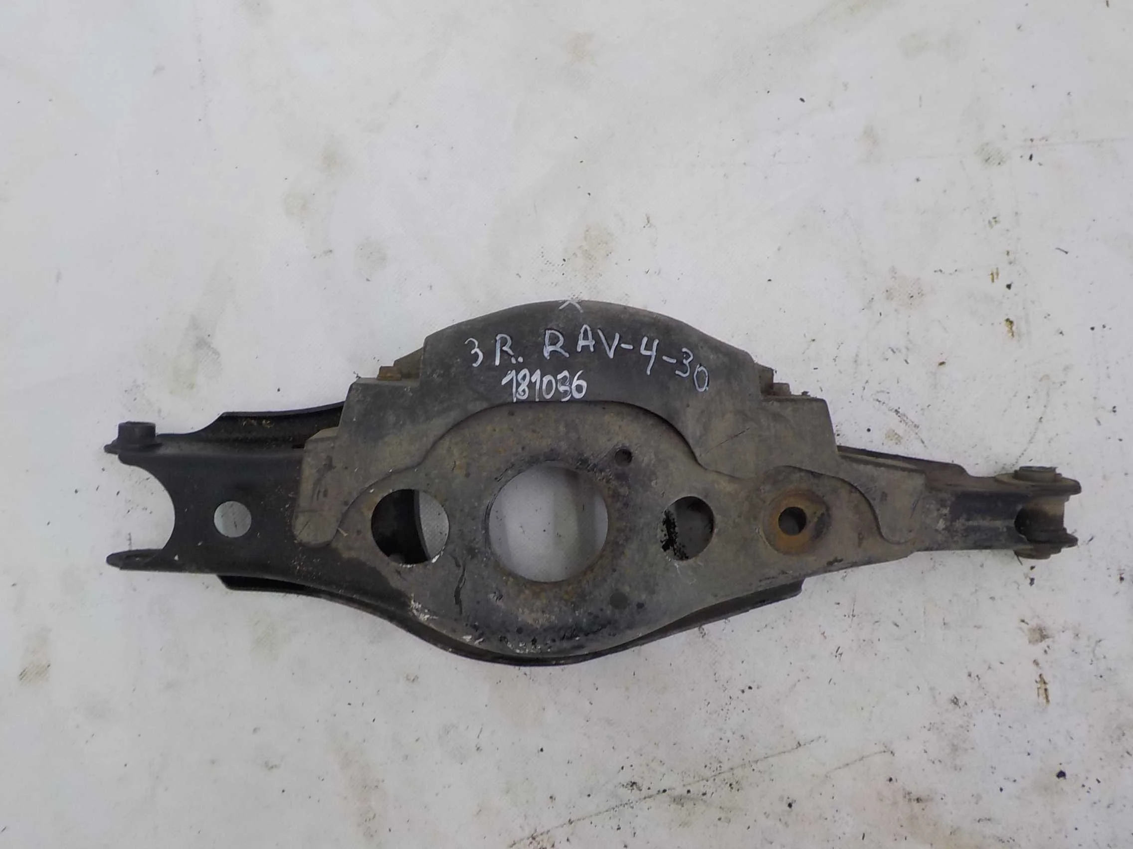 Рычаг Toyota RAV4 III (2005—2010) Зад Право