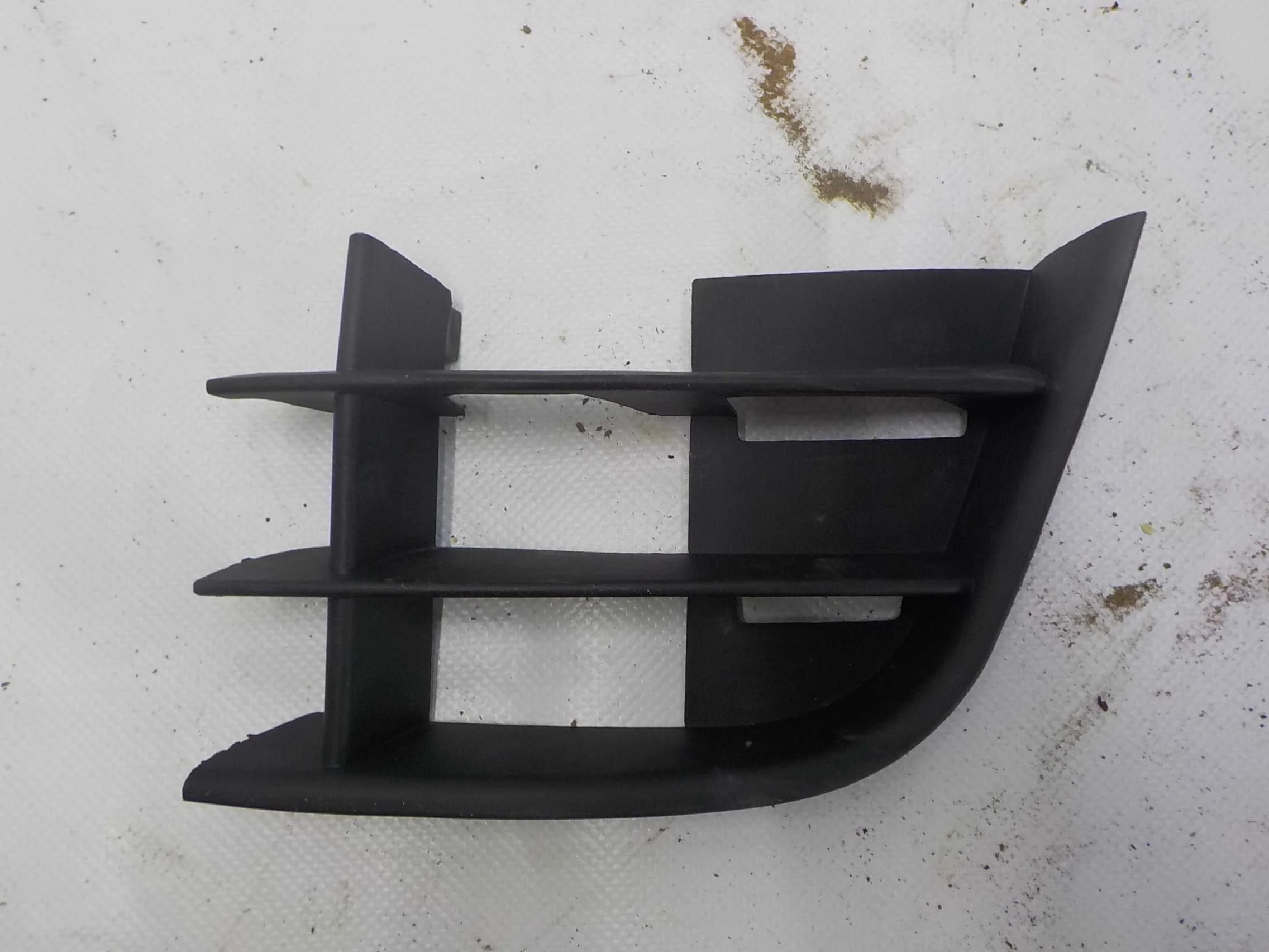 решетка бампера Skoda Fabia II (2007—2010) Перед Лево