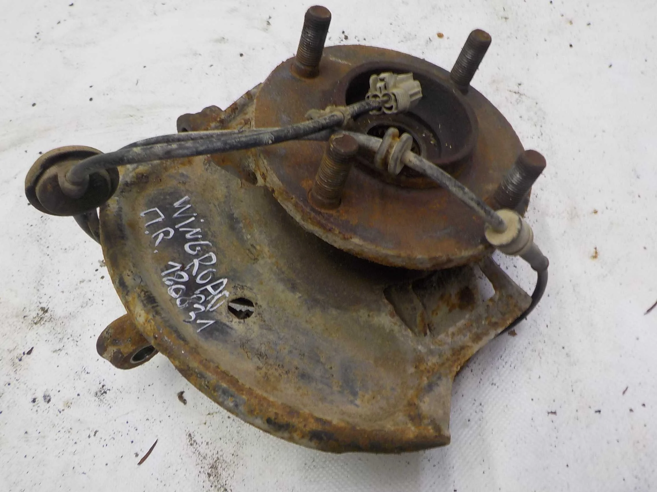 кулак поворотный Nissan Almera N16 (2000—2003) Перед Право