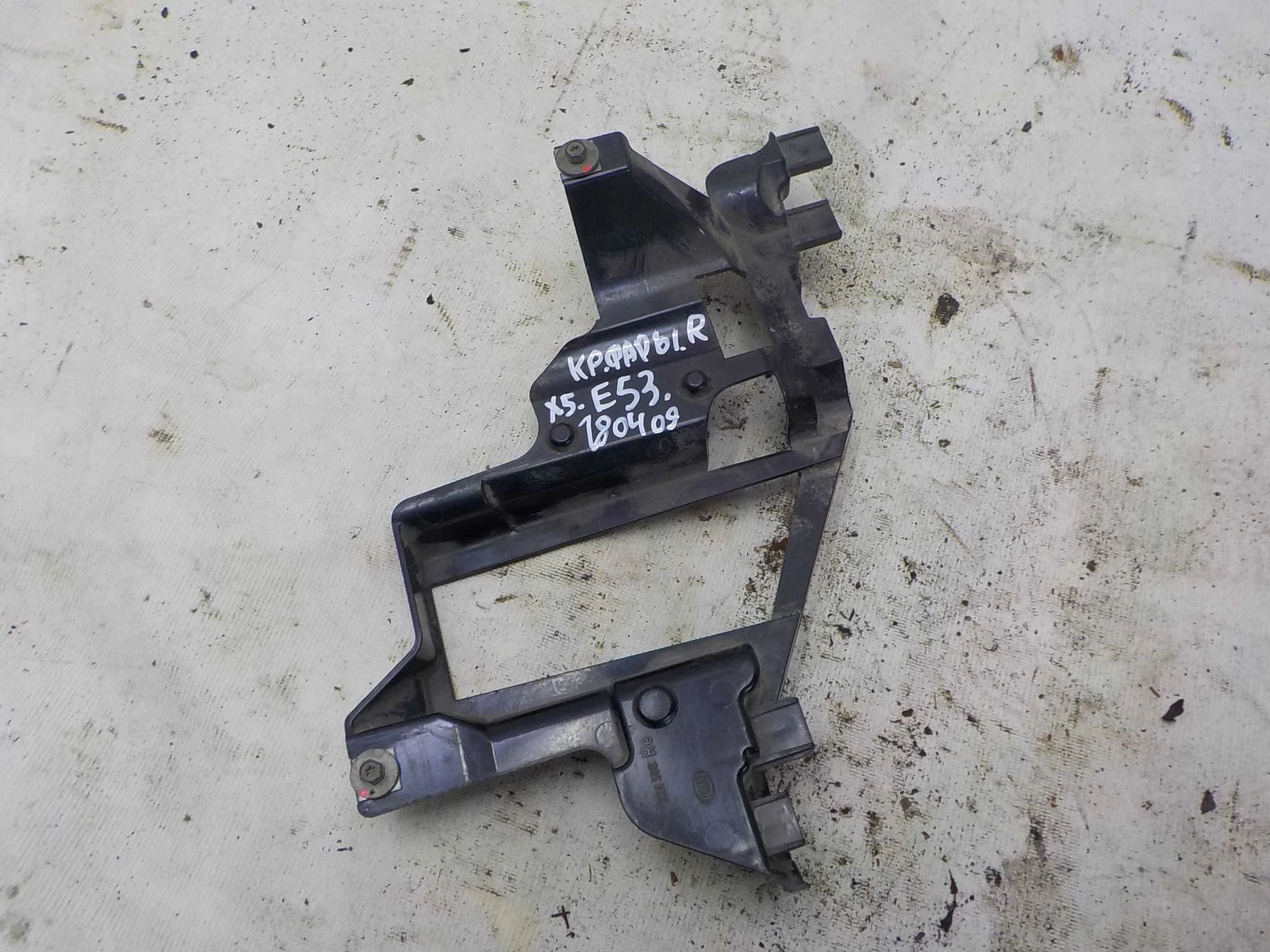 Кронштейн фары BMW X5 E53 (1999—2003)  Право