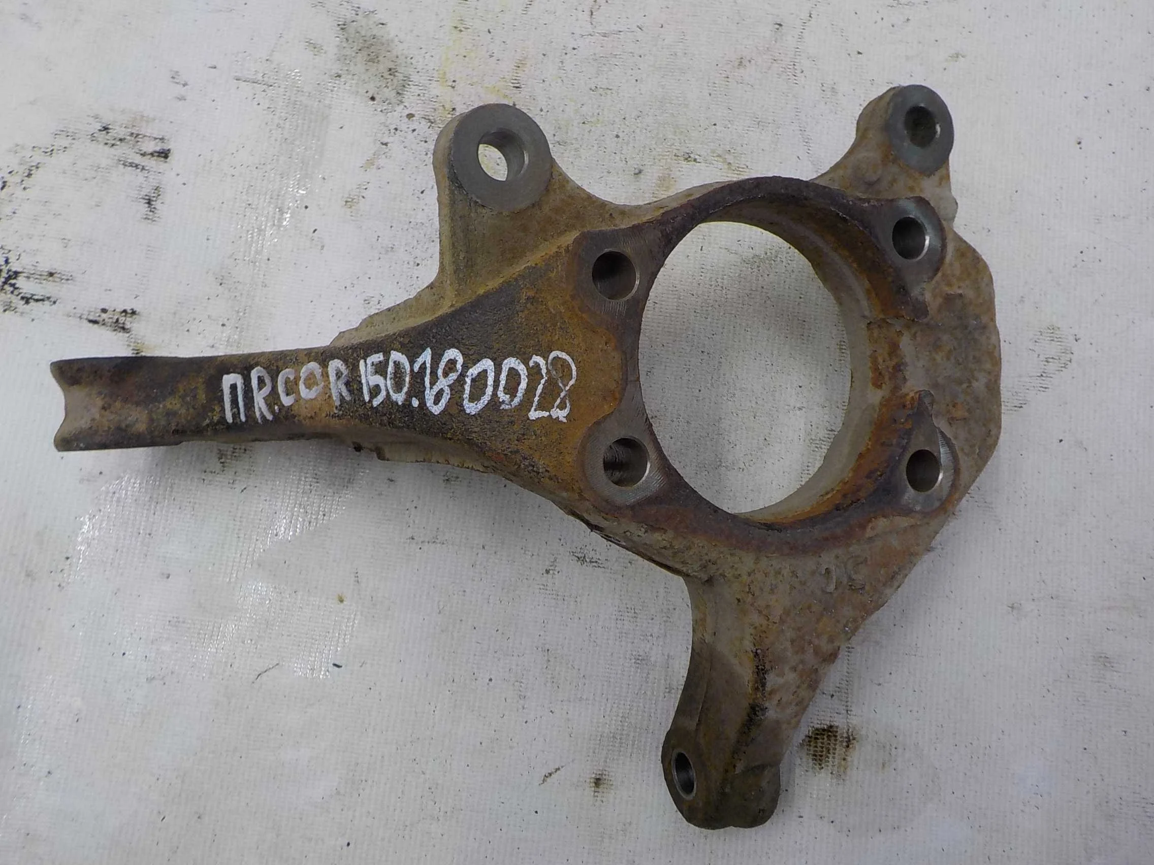 кулак поворотный Toyota Auris E150 (2006—2010) Перед Право