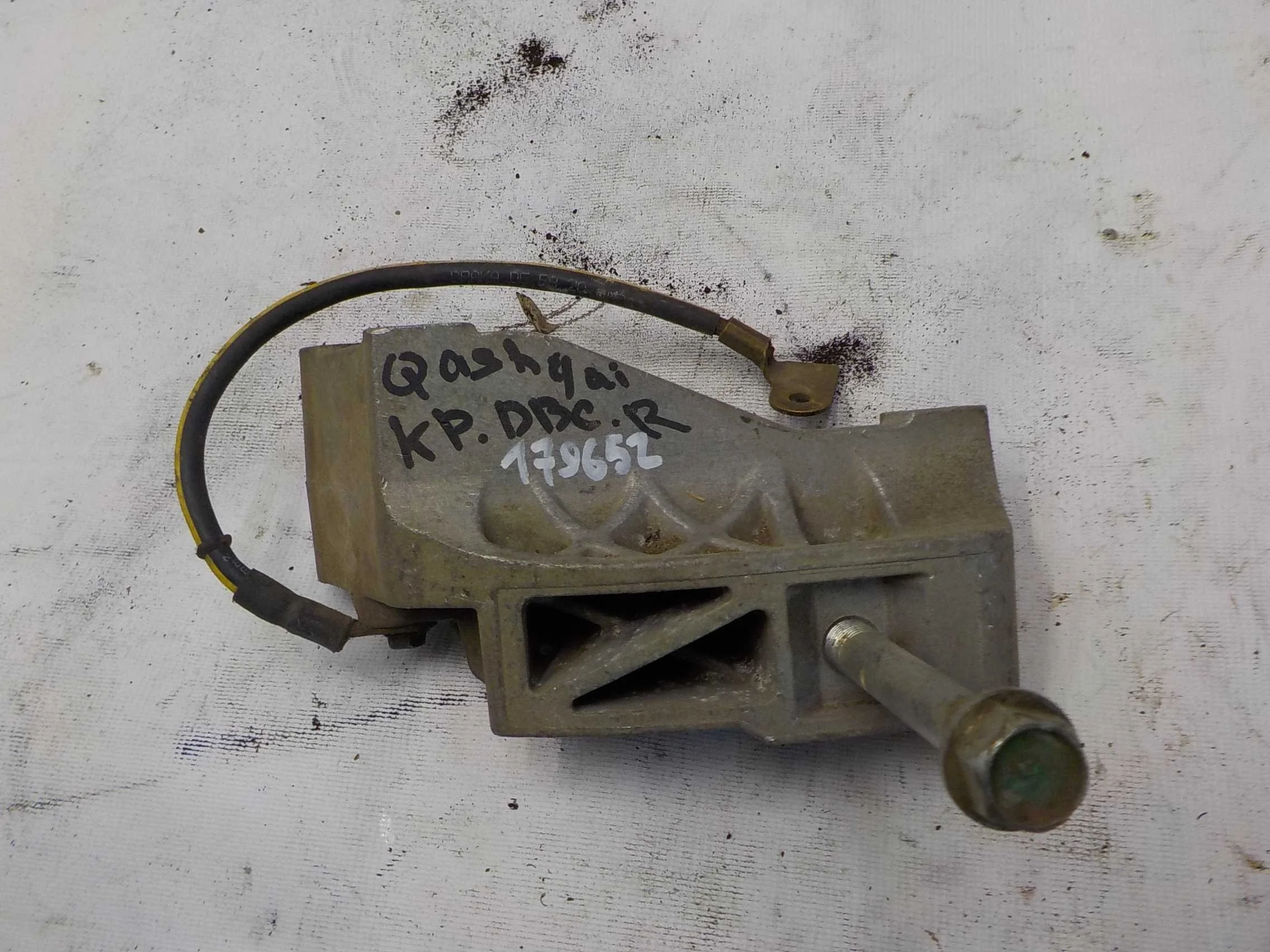 Кронштейн опоры двигателя Nissan Qashqai I (2006—2010)  Право