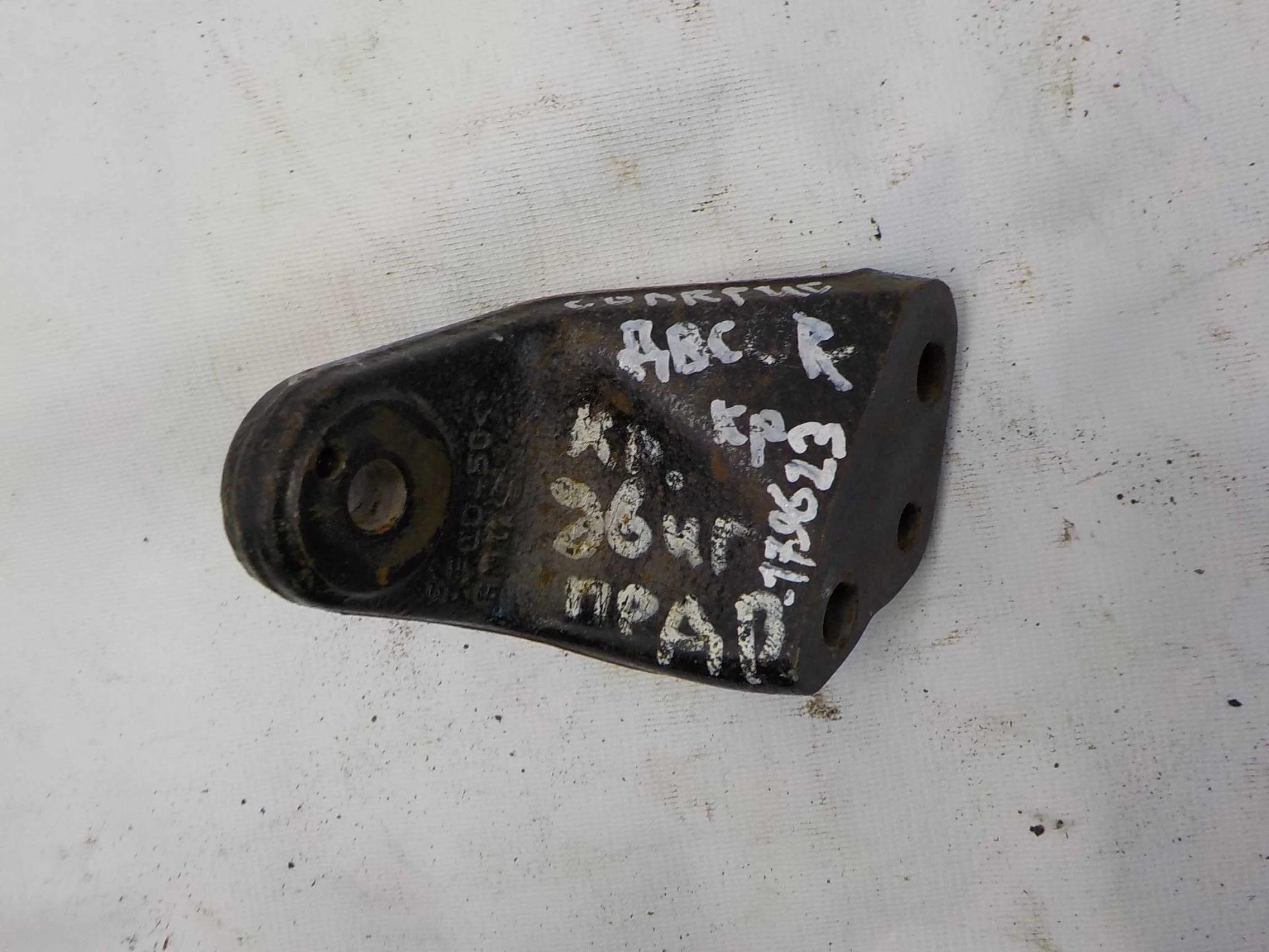 Кронштейн опоры двигателя Hyundai Solaris I рестайлинг (2014—2017)  Право