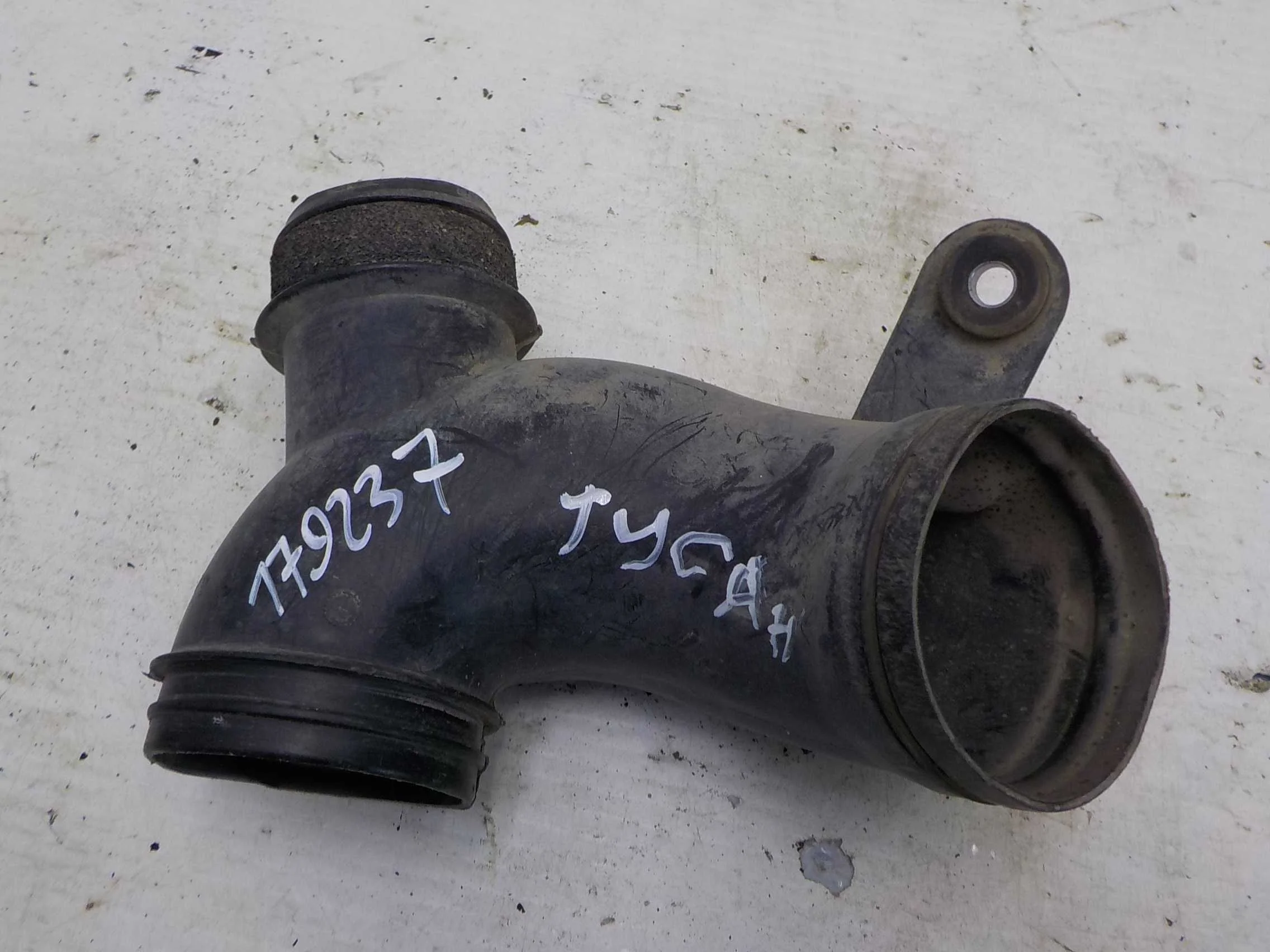 Патрубок воздушного фильтра Hyundai Accent II (1999—2012)