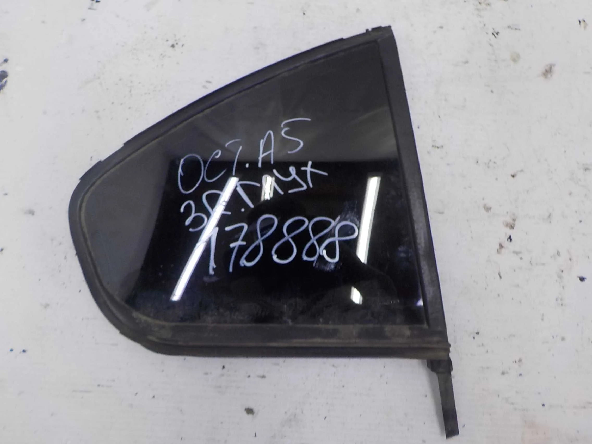 стекло Skoda Octavia II рестайлинг (2008—2013) Зад Право