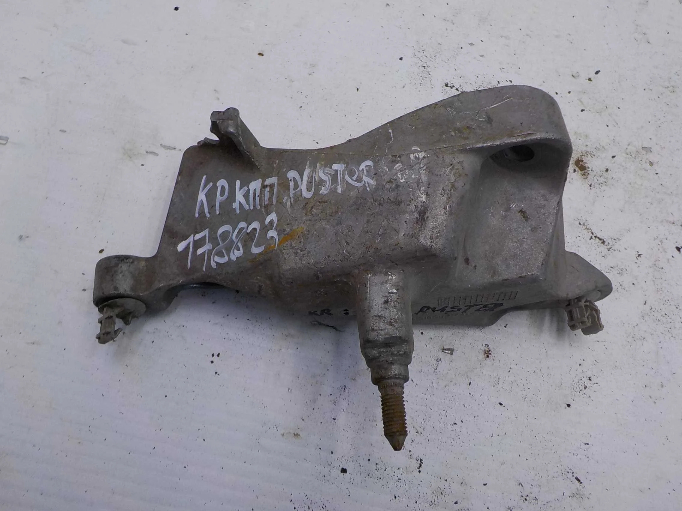 Кронштейн опоры КПП Renault Duster I (2010—2015)