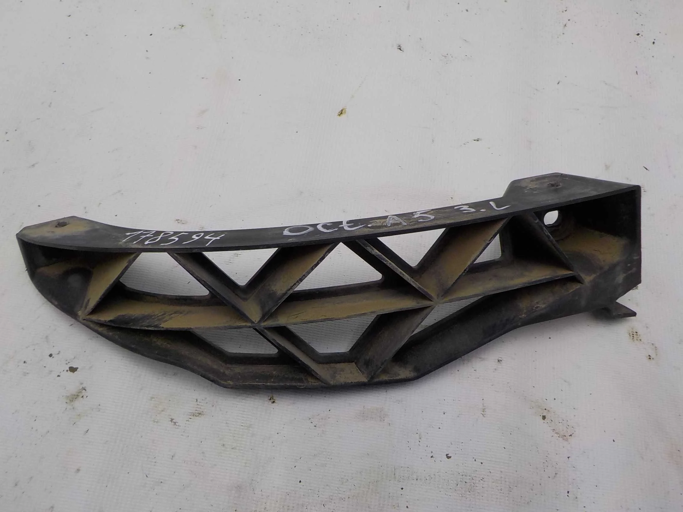 кронштейн бампера Skoda Octavia II (2004—2009) Зад Лево