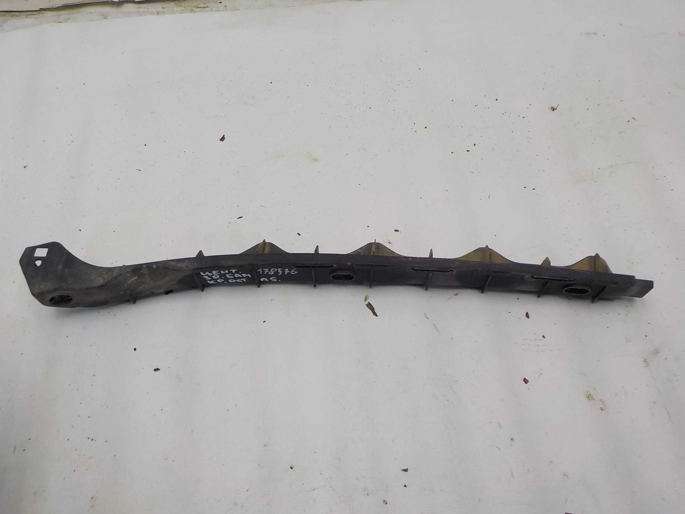 кронштейн бампера Skoda Octavia II рестайлинг (2008—2013) Зад Право