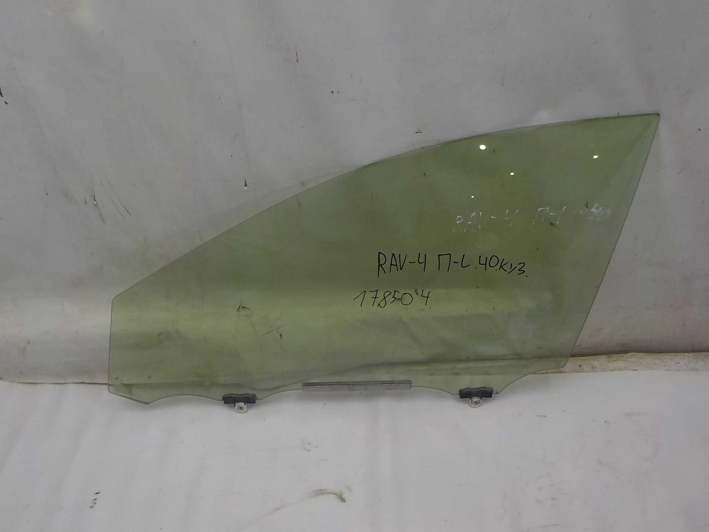 стекло Toyota RAV4 IV (2012—2015) Перед Лево