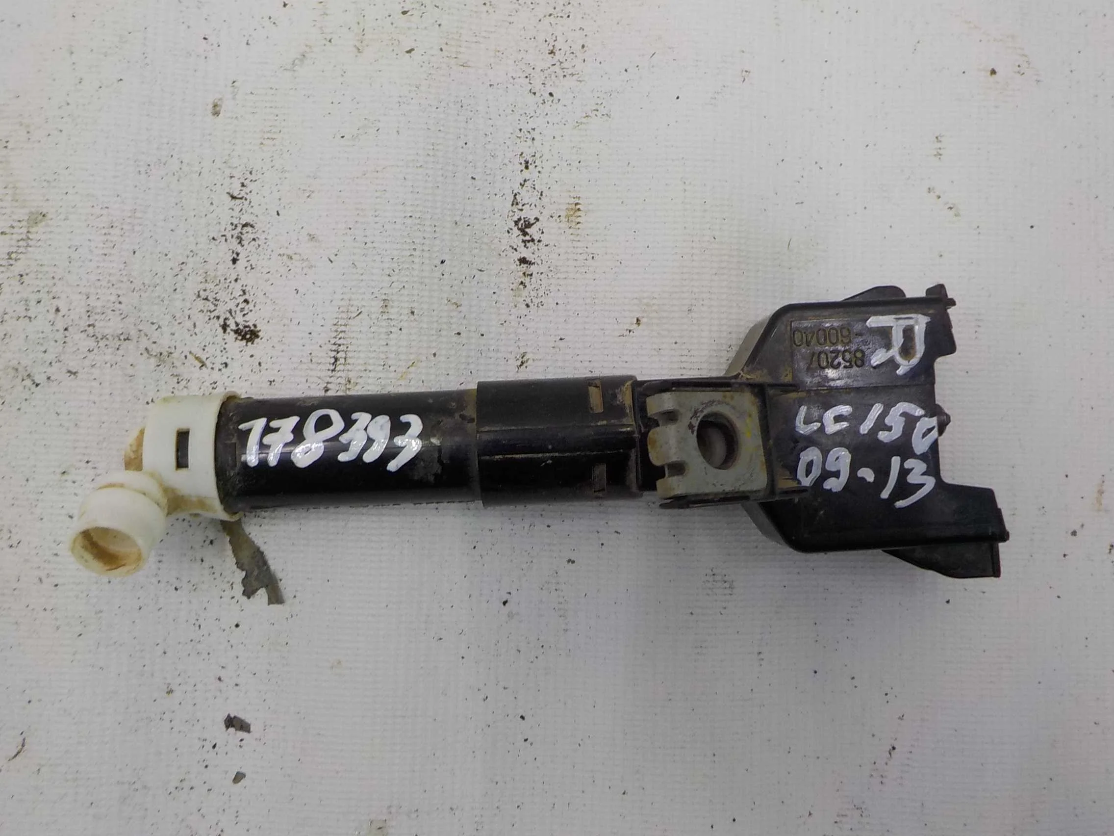 форсунка омывателя Toyota Land Cruiser Prado 150 (2009—2013)  Право