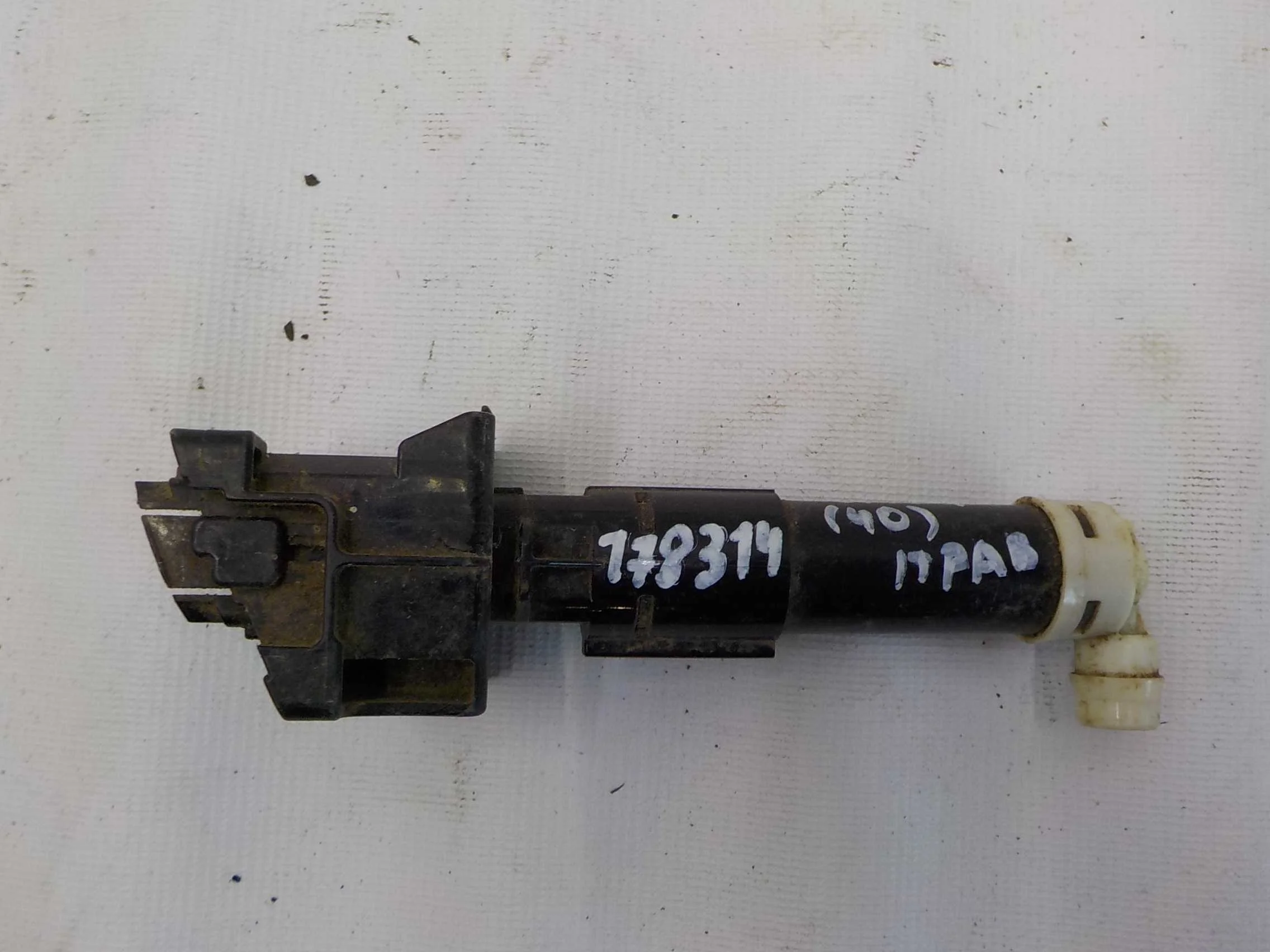 форсунка омывателя Toyota RAV4 IV (2012—2015)  Право