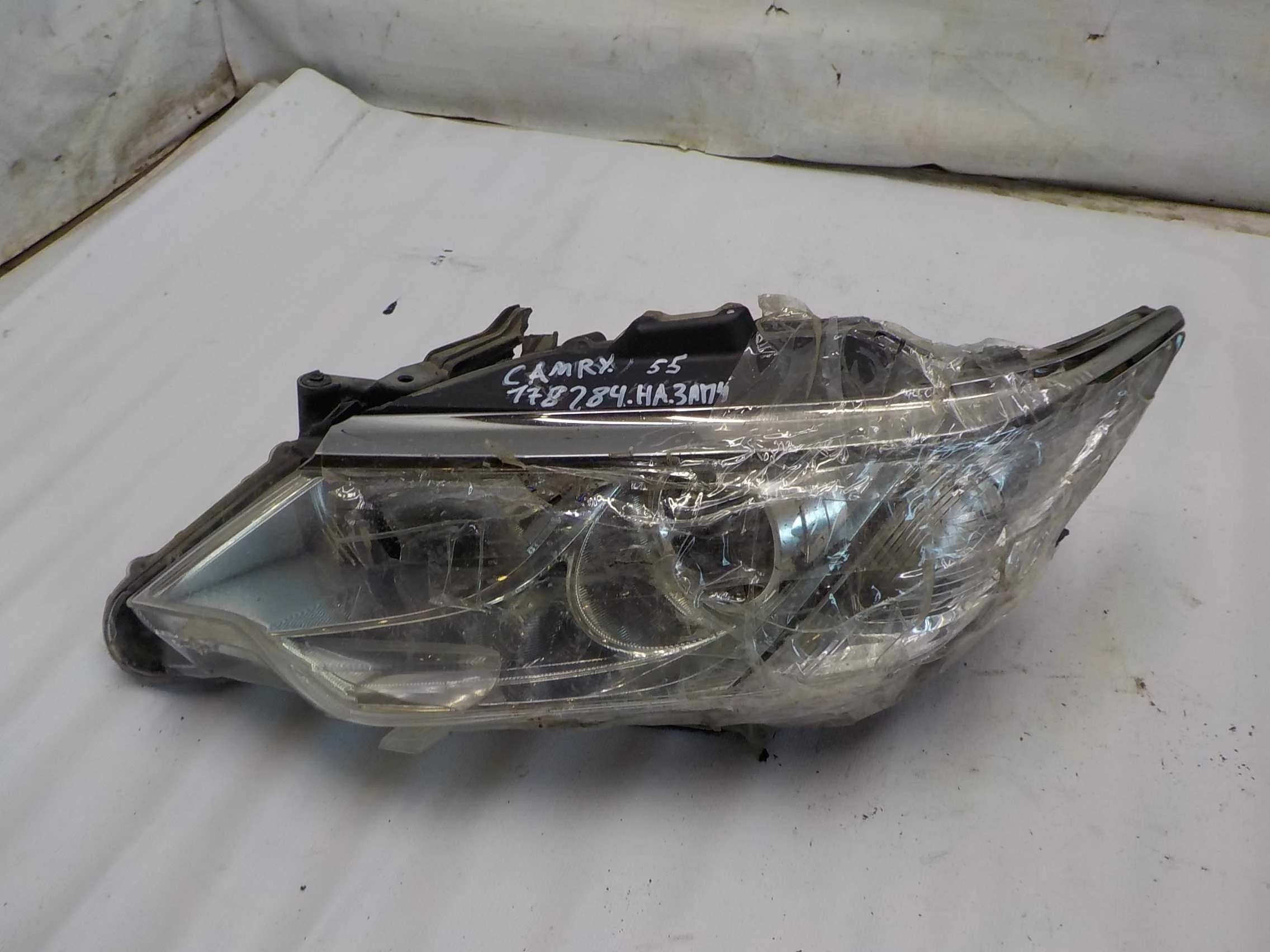 Фара Toyota Camry XV50 рестайлинг (2014—2017)  Лево