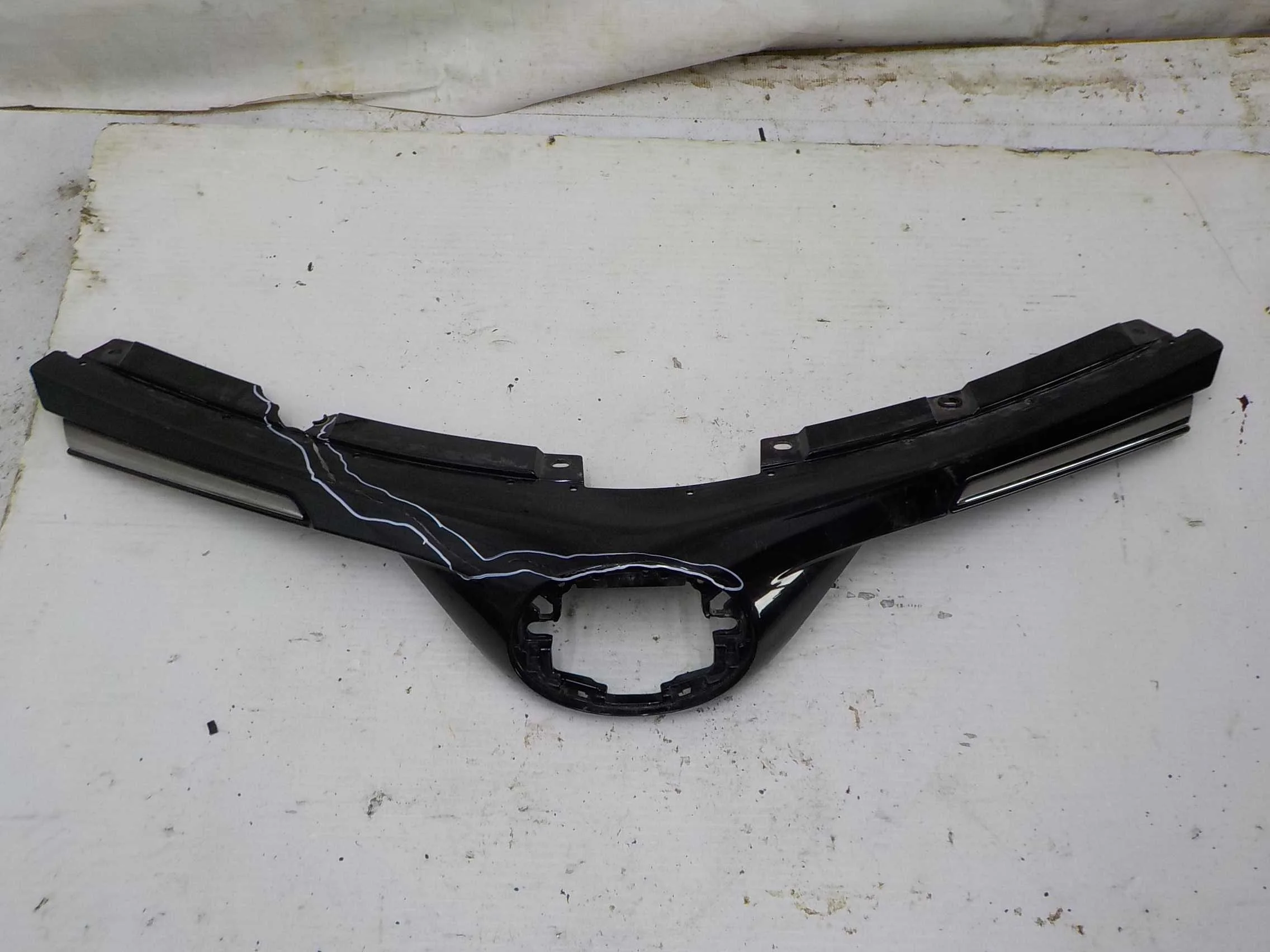 Решетка радиатора Toyota RAV4 IV (2012—2015)