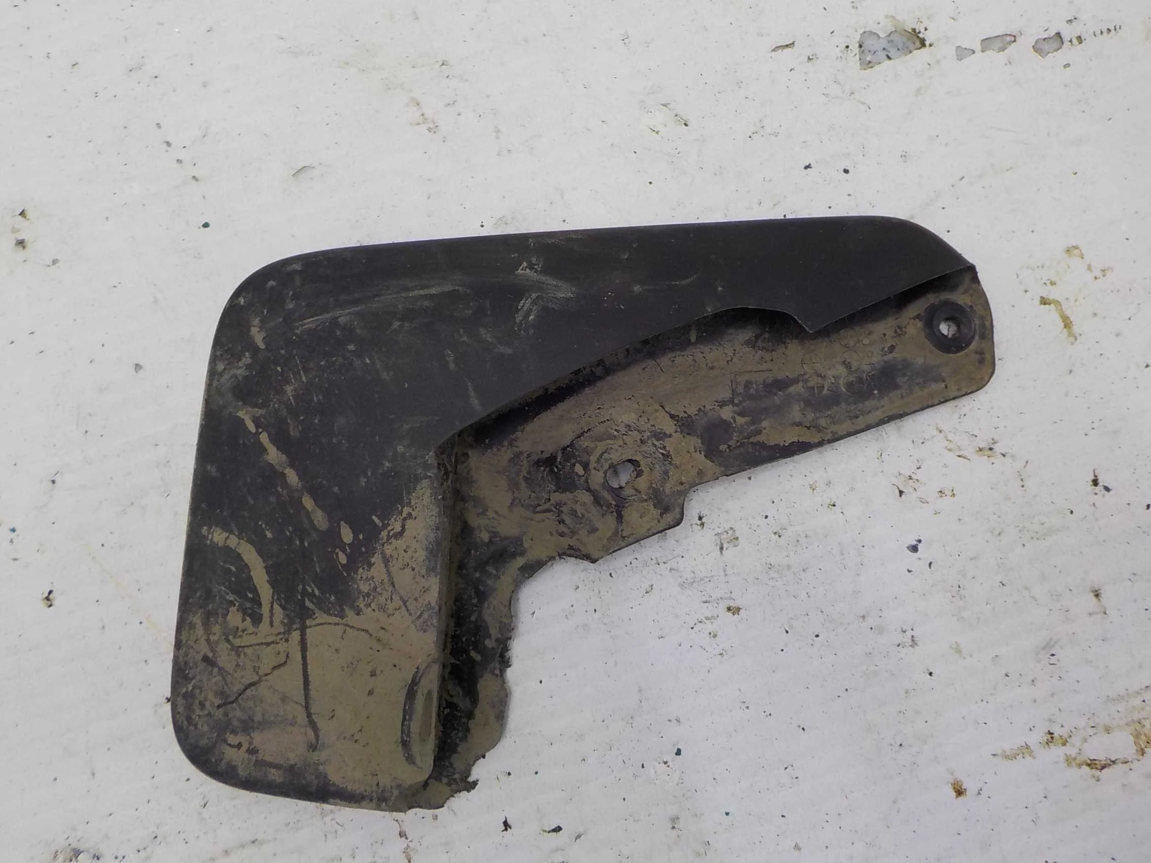 Брызговик Toyota RAV4 V (2018—2025) Перед Лево