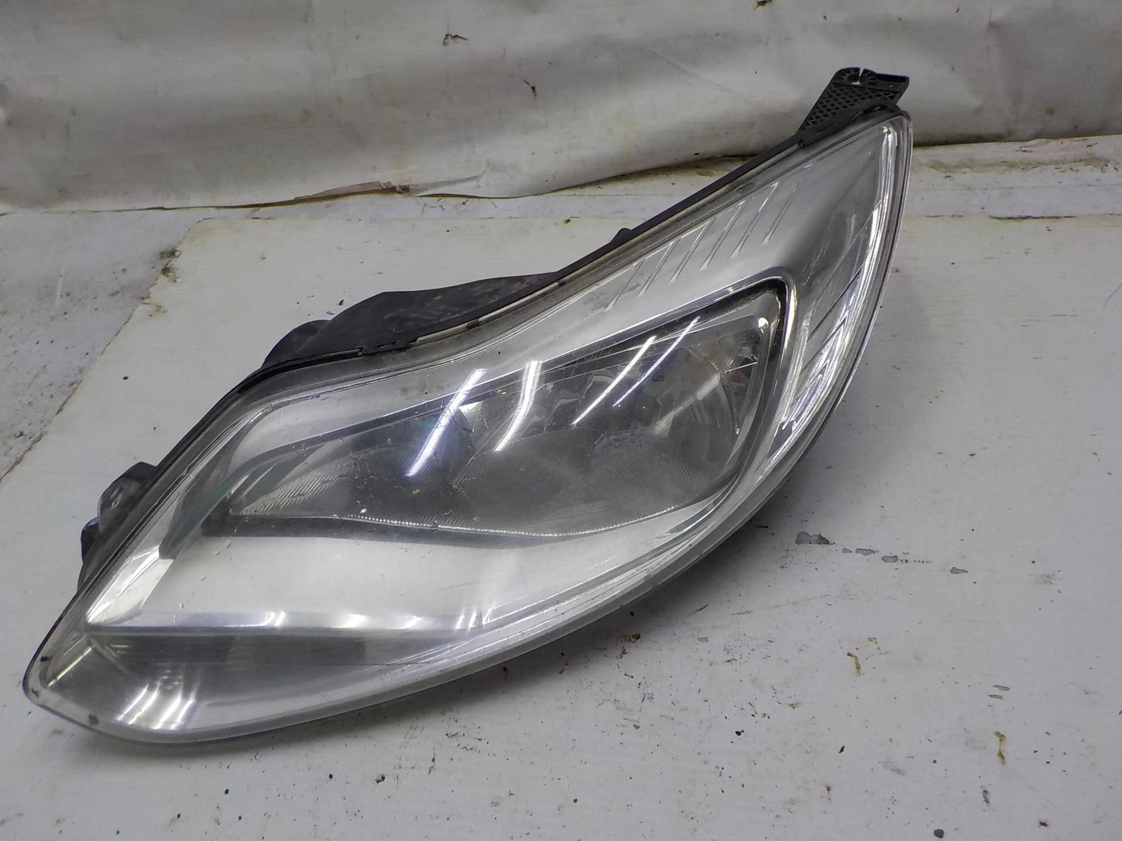 Фара Ford Focus III (2011—2015) Лево