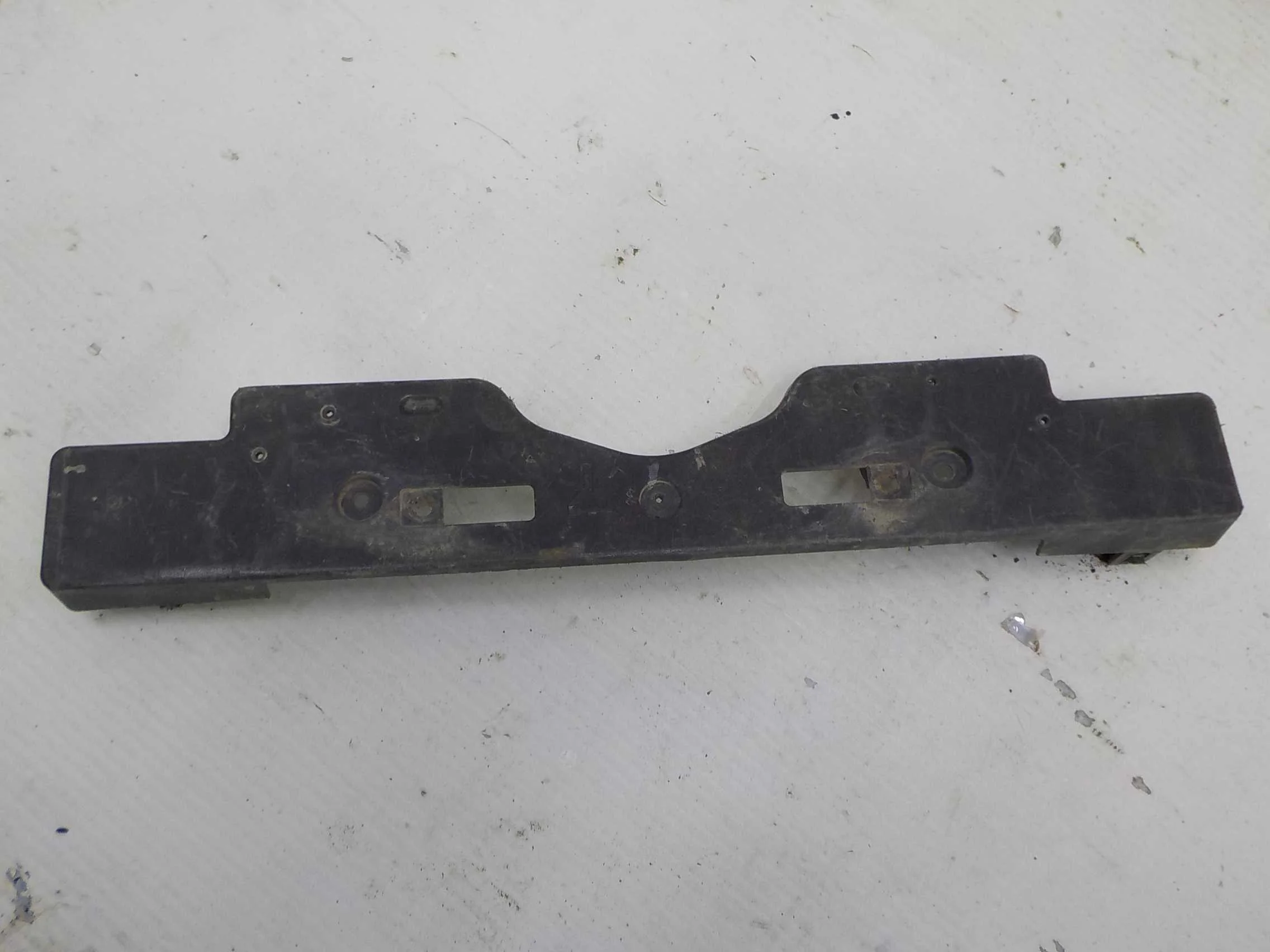 накладка на бампер Toyota Land Cruiser 200 рестайлинг 2 (2015—2021) Перед