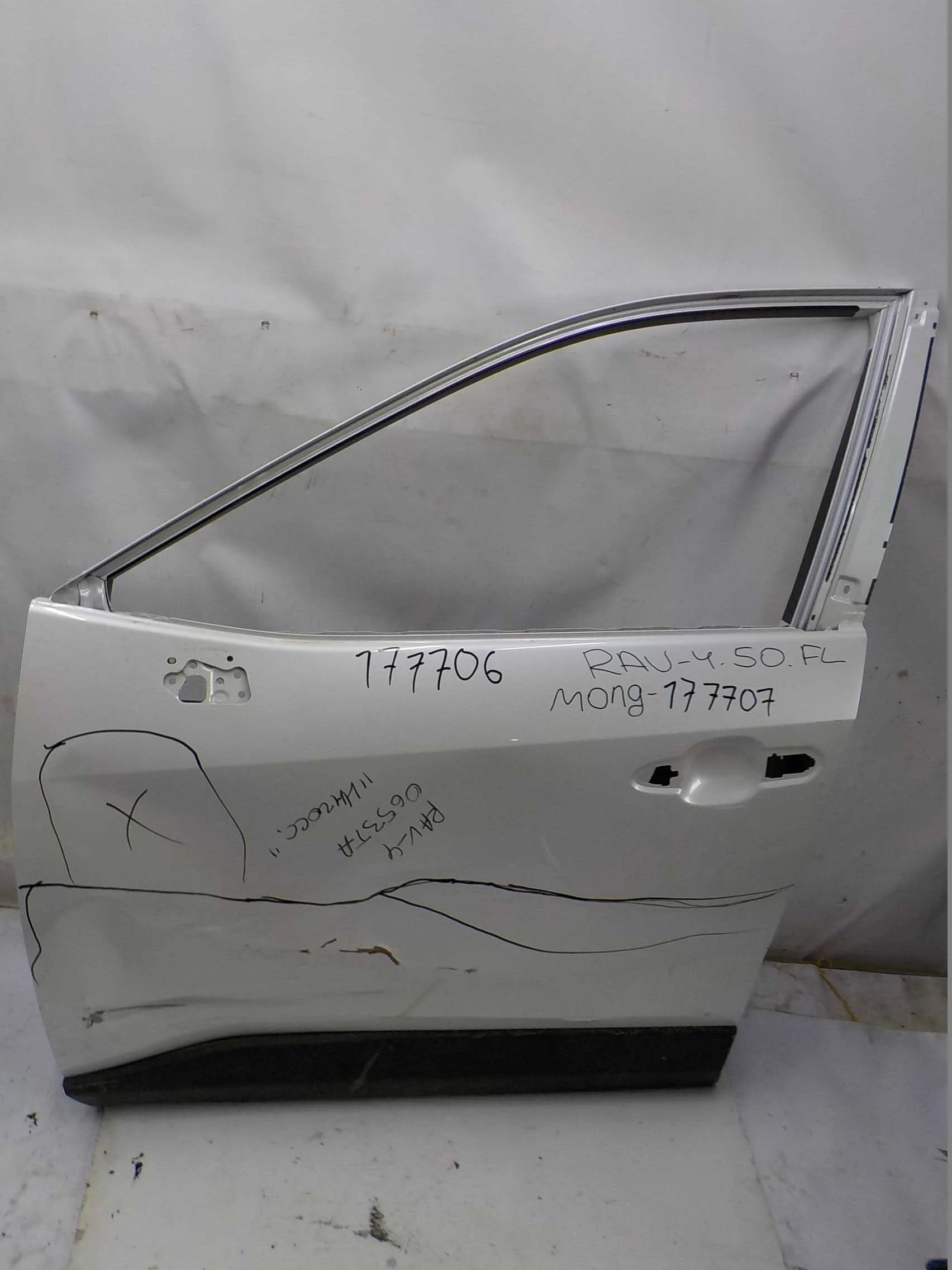 Накладка на дверь Toyota RAV4 V (2018—2025) Перед Лево