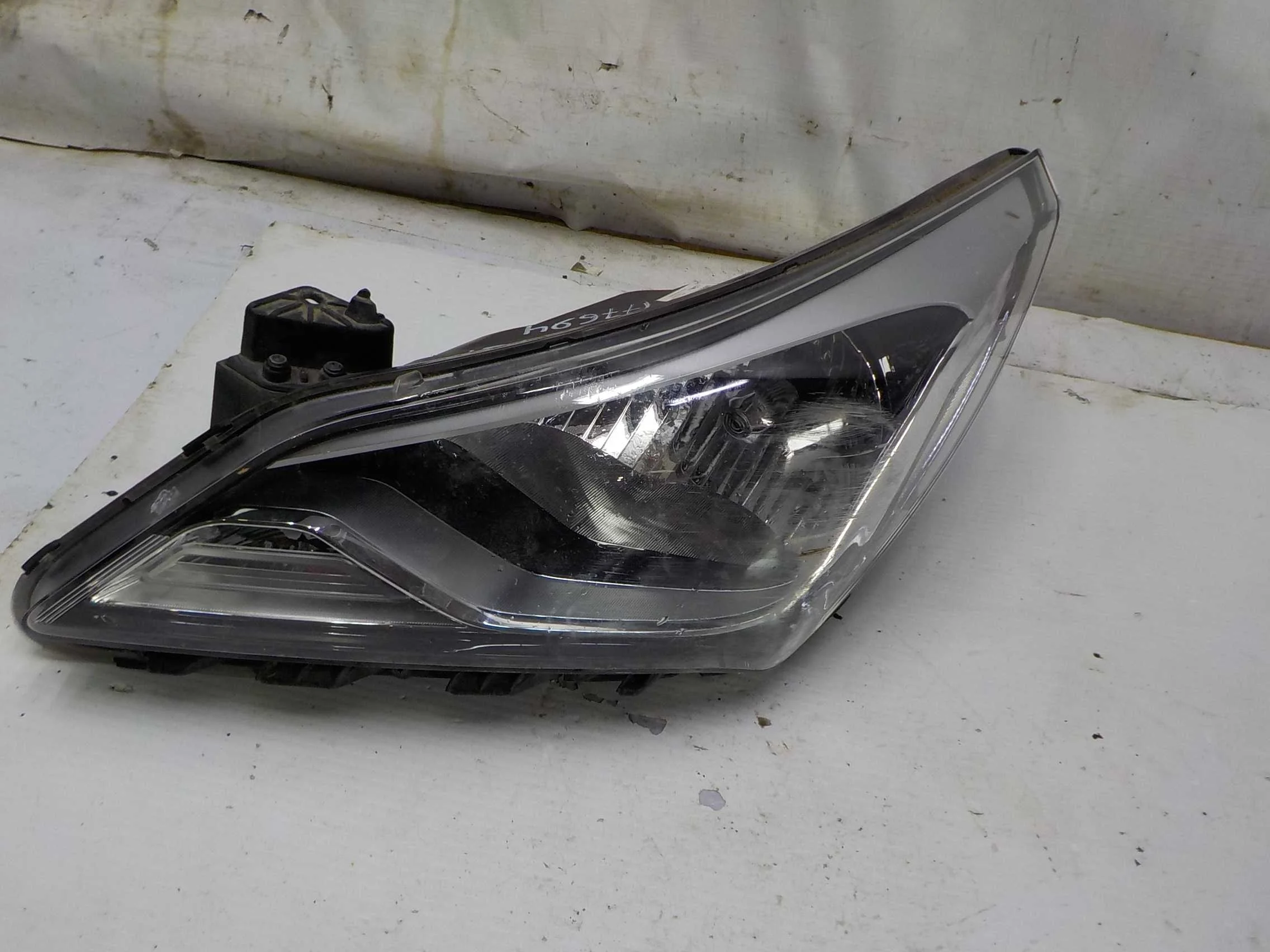 Фара Hyundai Solaris I (2010—2014)  Лево