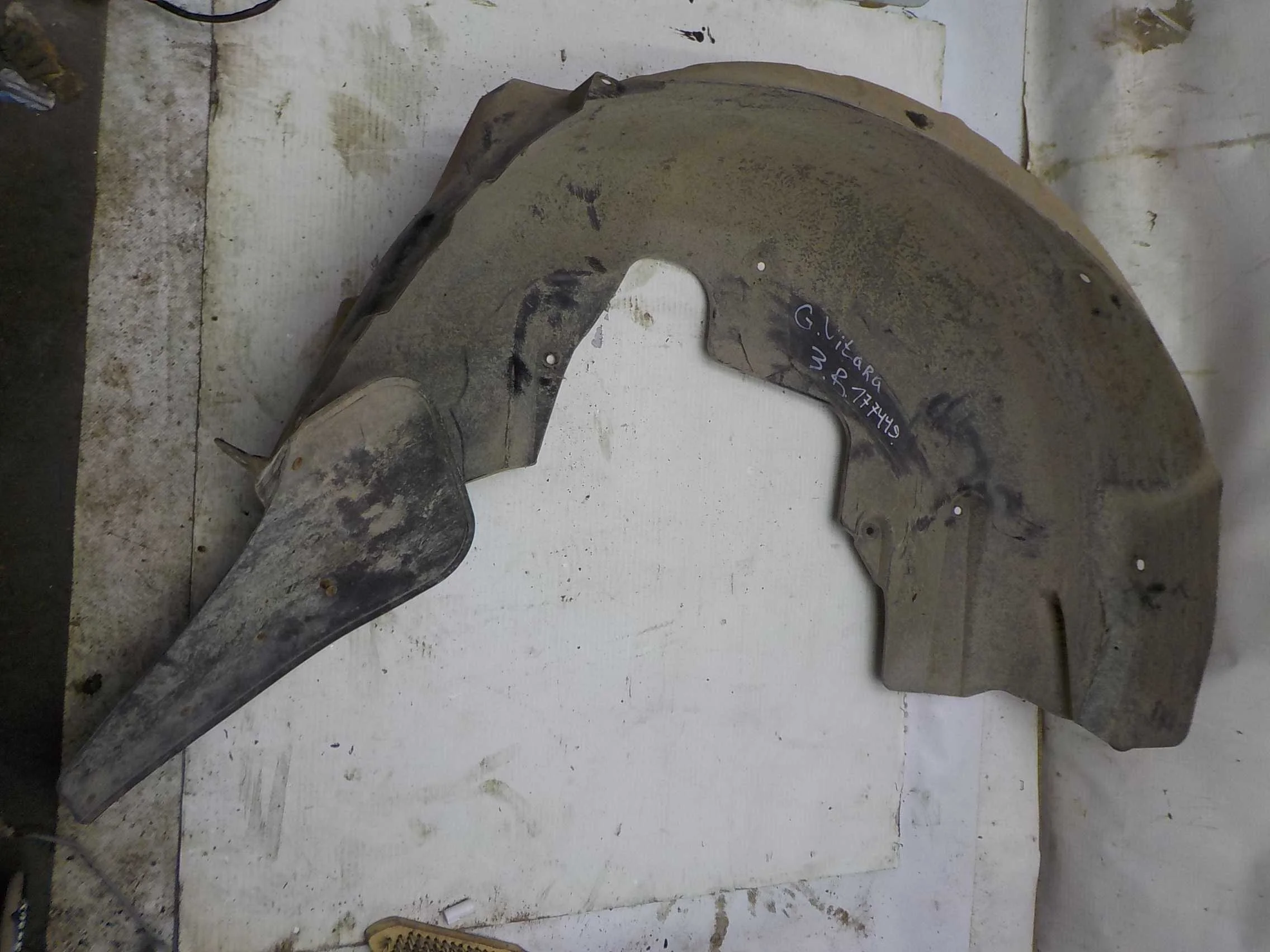 Подкрылок Suzuki Grand Vitara II (2005—2008) Зад Право