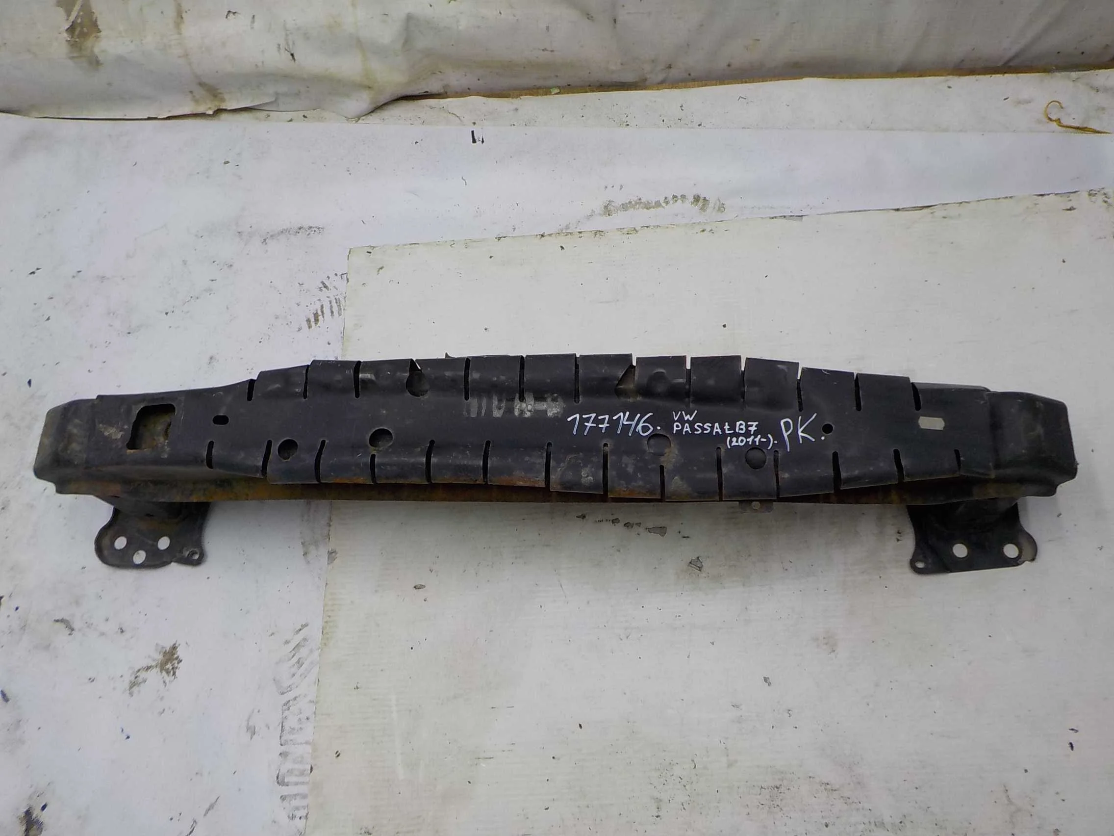 Усилитель бампера Volkswagen Passat B7 (2010—2015) Перед