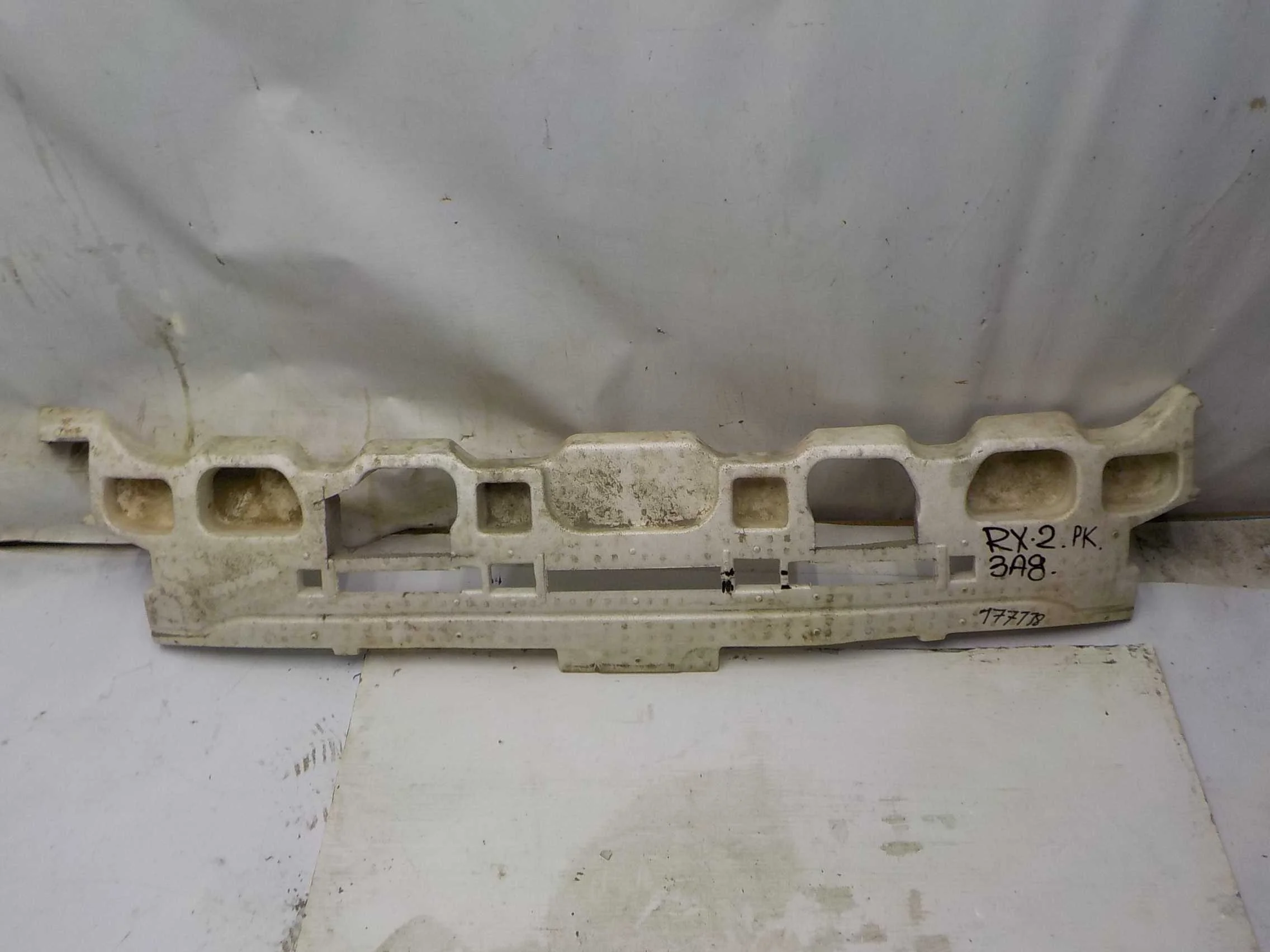 Абсорбер бампера Toyota Harrier XU30 (2003—2013) Зад