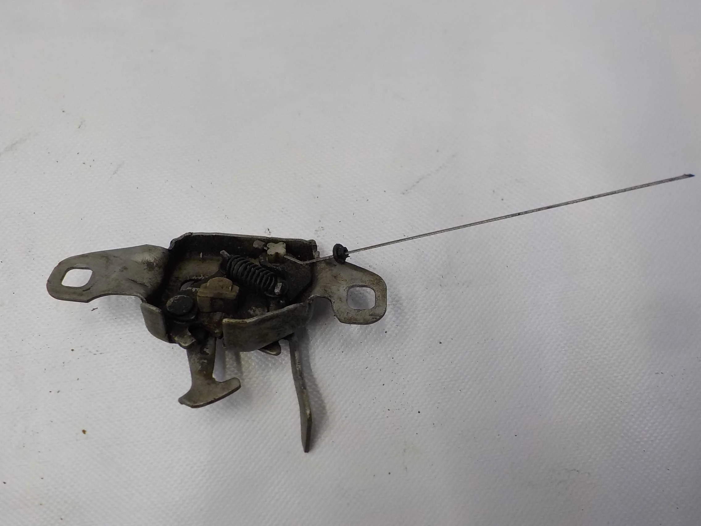 Замок капота Renault Sandero I (2009—2014)