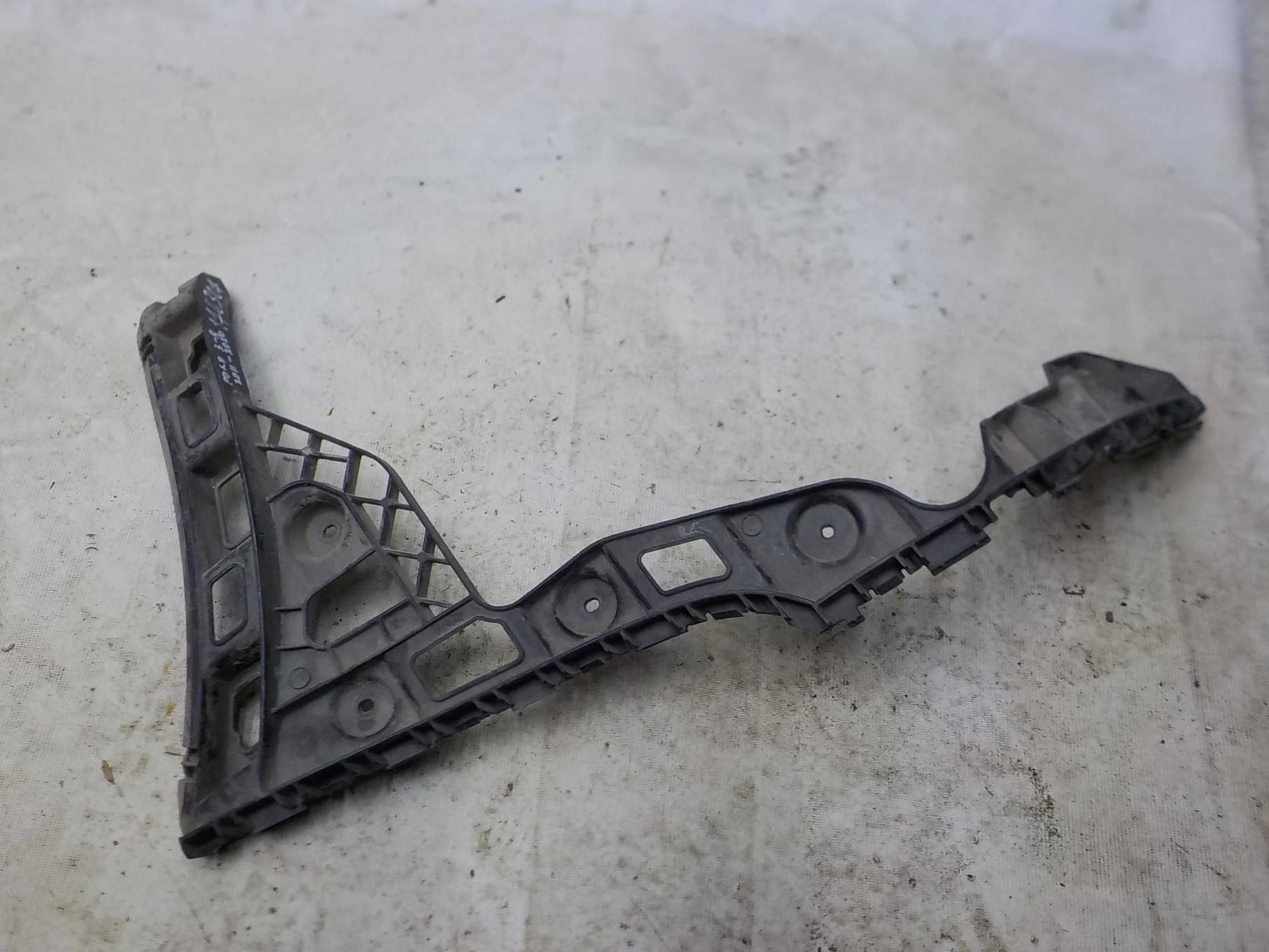 кронштейн бампера Volkswagen Polo V (2009—2015) Зад Право