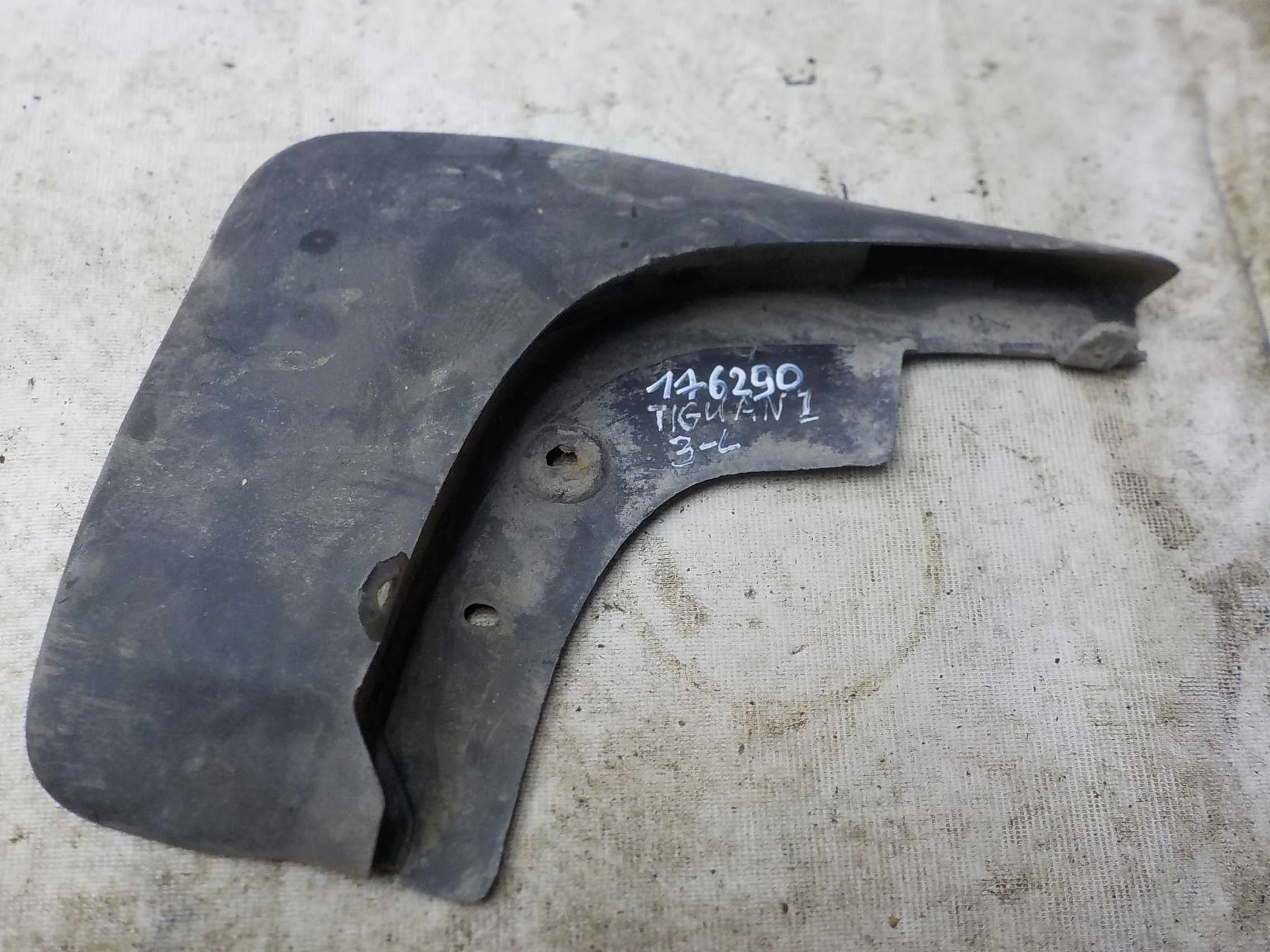 Брызговик Volkswagen Tiguan I (2007—2011) Зад Лево