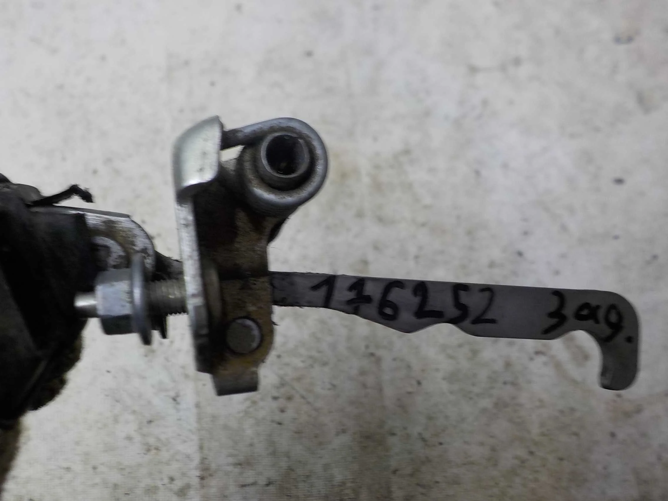 Ограничитель двери Renault Logan II (2012—2018) Зад