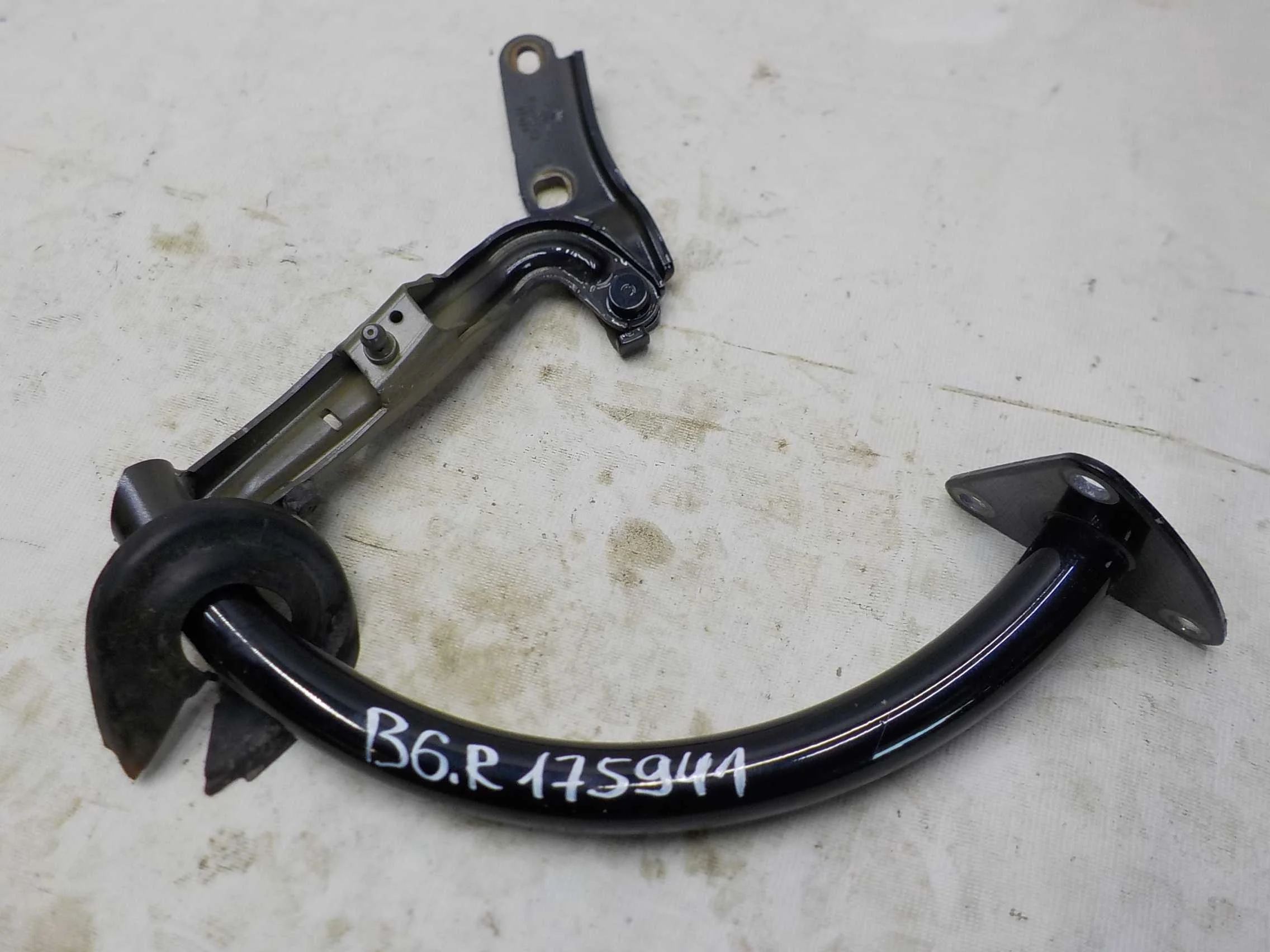 Петля крышки багажника Volkswagen Passat B6 (2005—2010)  Право