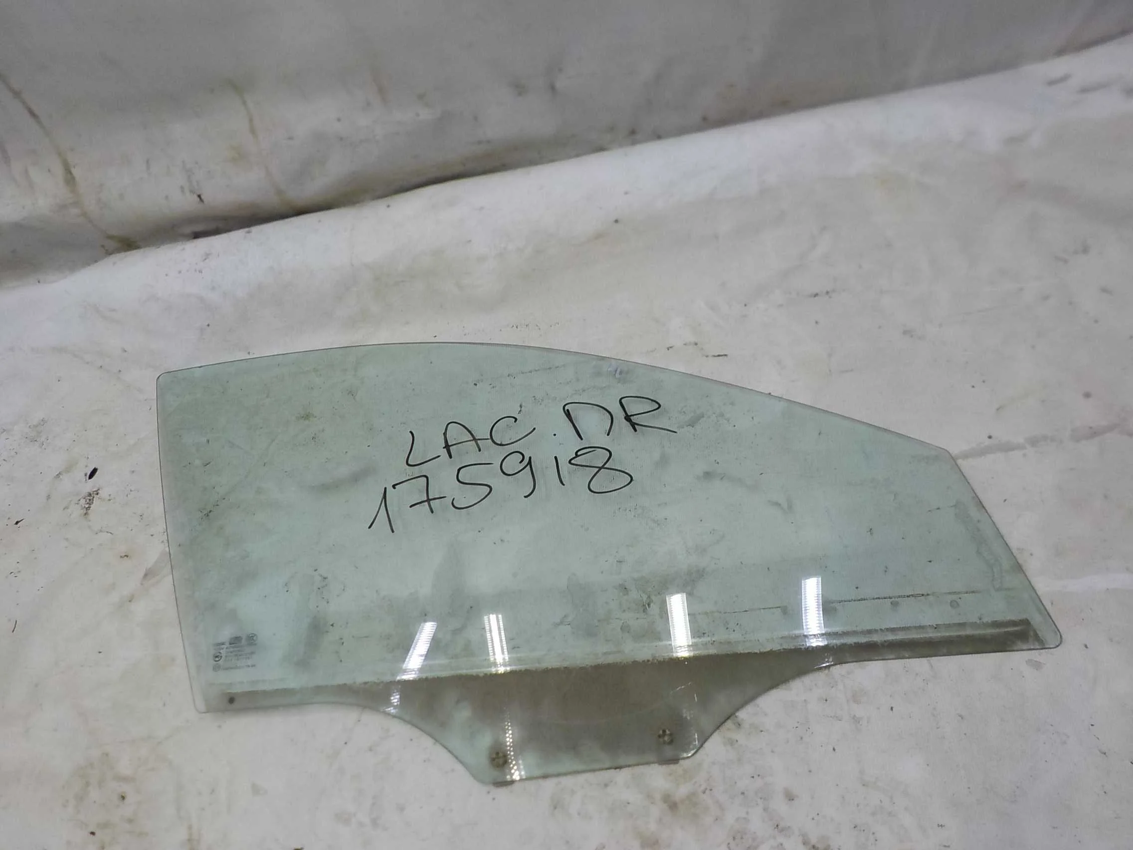 стекло Chevrolet Lacetti I (2004—2013) Перед Право