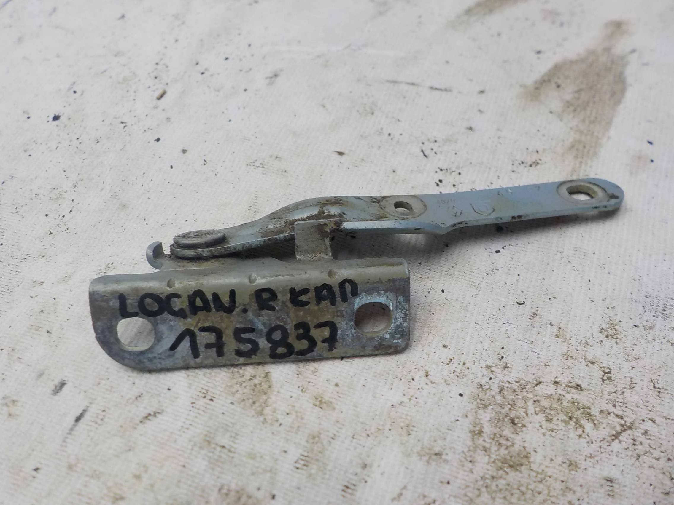 Петля капота ВАЗ (LADA) Largus I (2012—2021)  Право