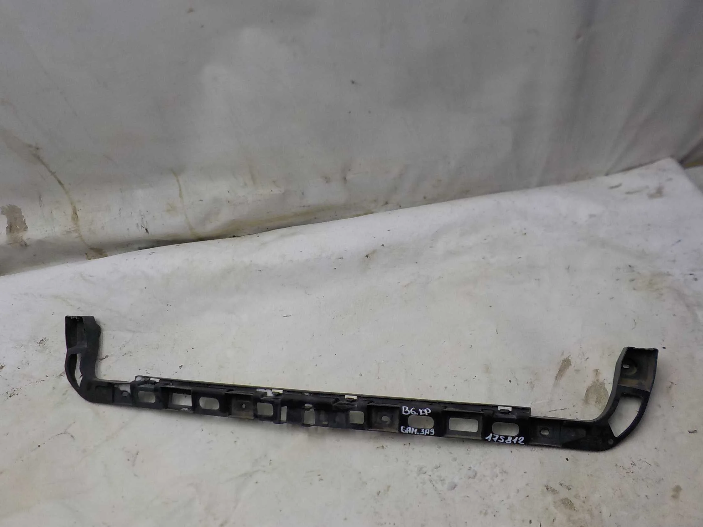 кронштейн бампера Volkswagen Passat B6 (2005—2010) Зад